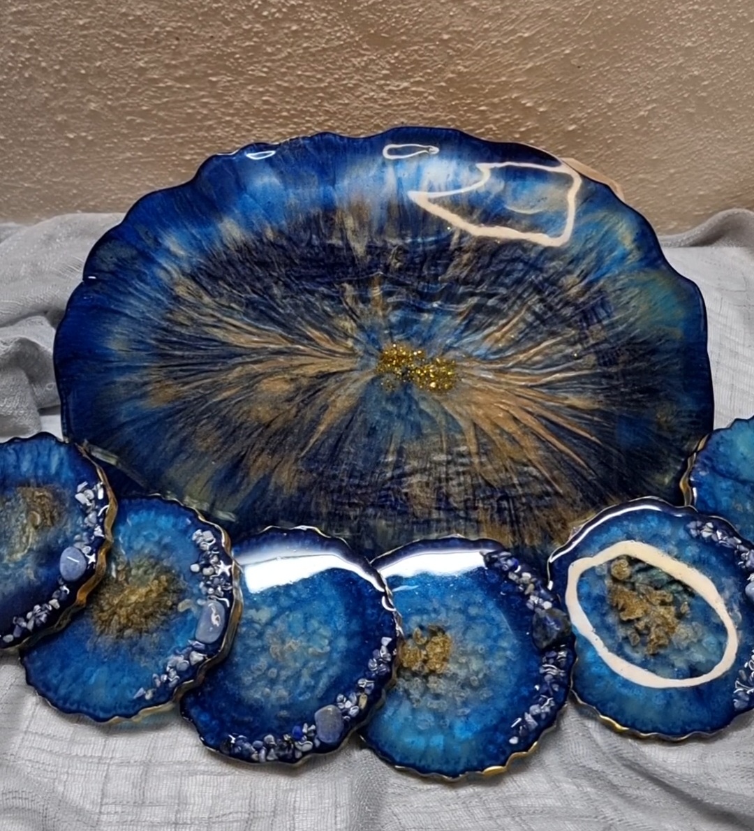Set of dark-blue epoxy-resin articles: tray with 6 coasters