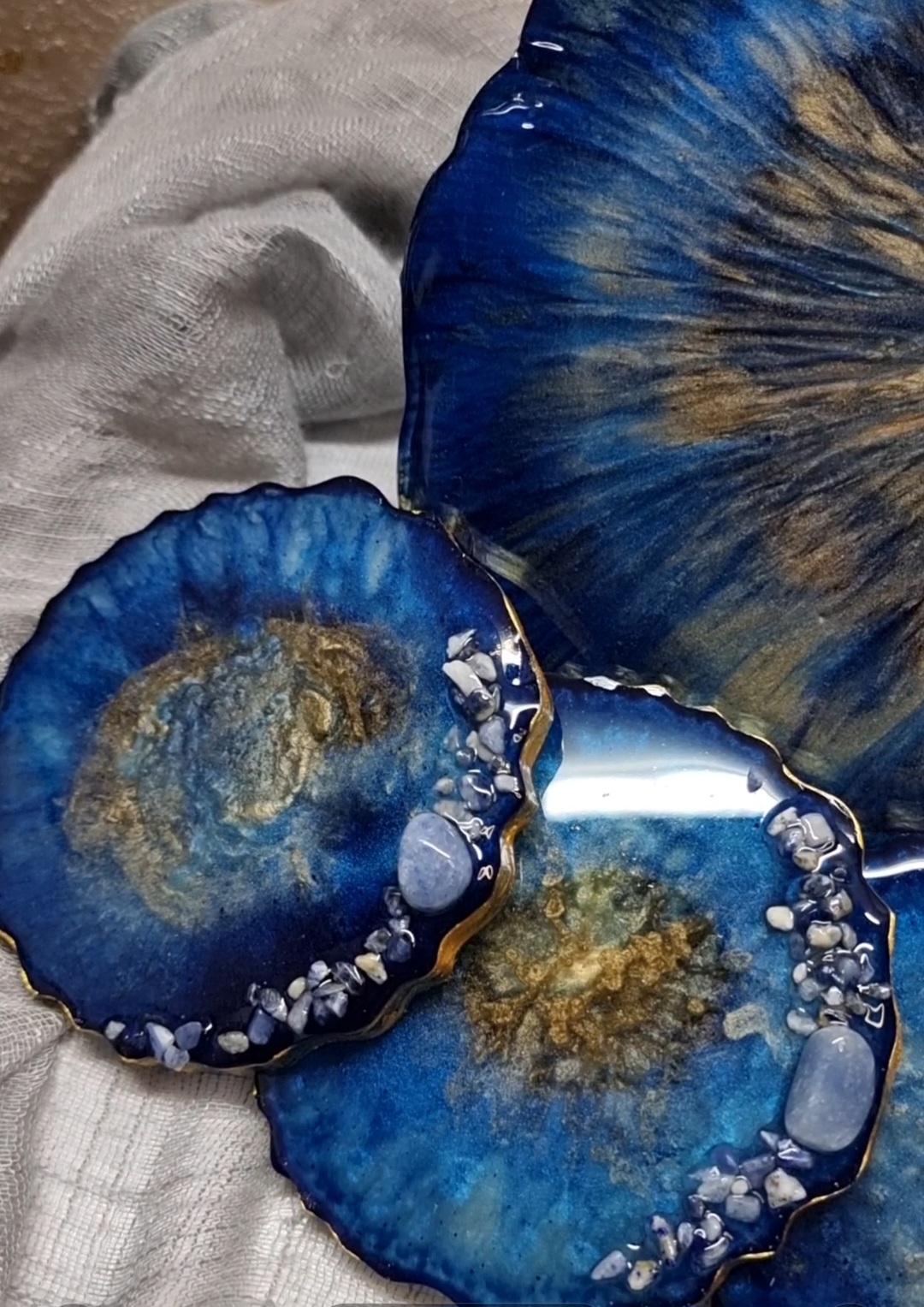 Set of dark-blue epoxy-resin articles: tray with 6 coasters