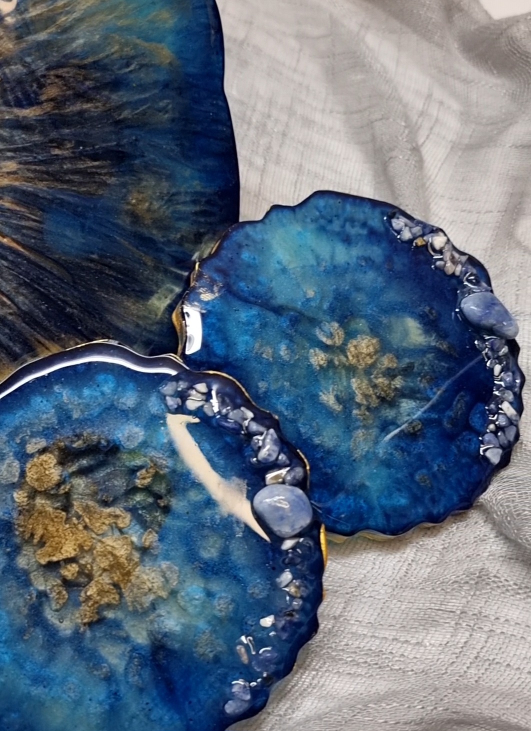 Set of dark-blue epoxy-resin articles: tray with 6 coasters