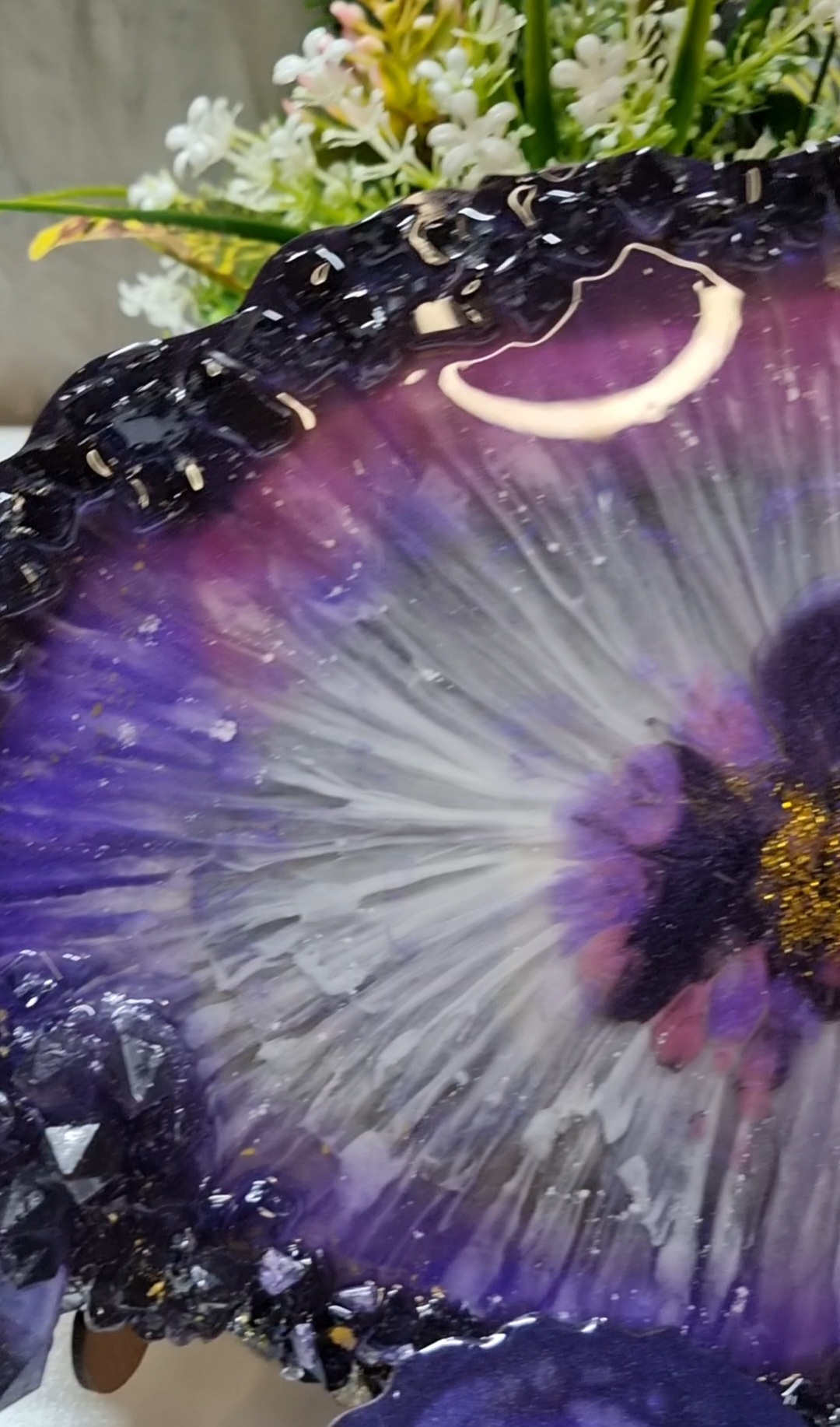 Set of purple epoxy-resin articles: tray with 2 coasters