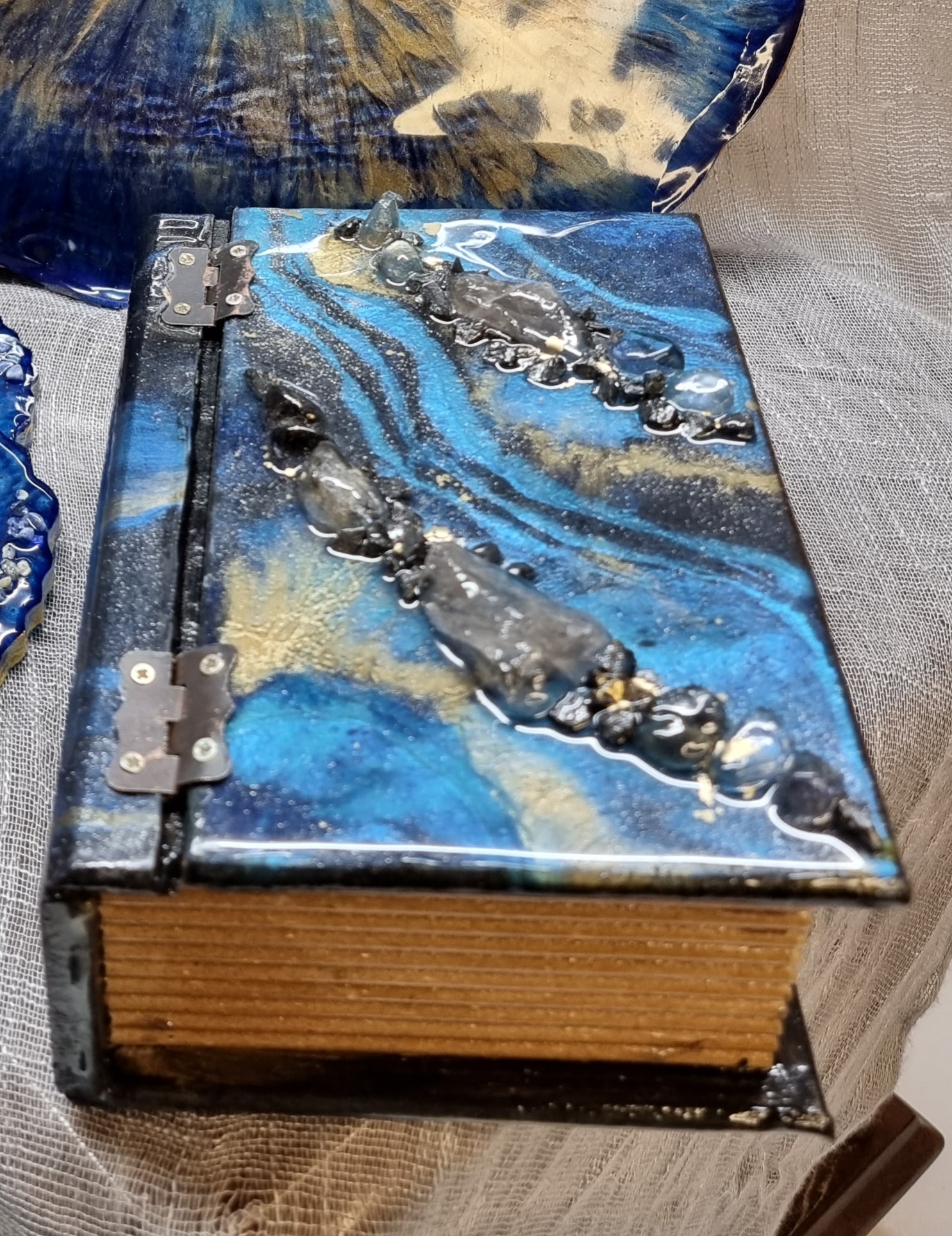 Rectangular blue-coloured epoxy-resin coated jewellery box adorned with natural quartz stones