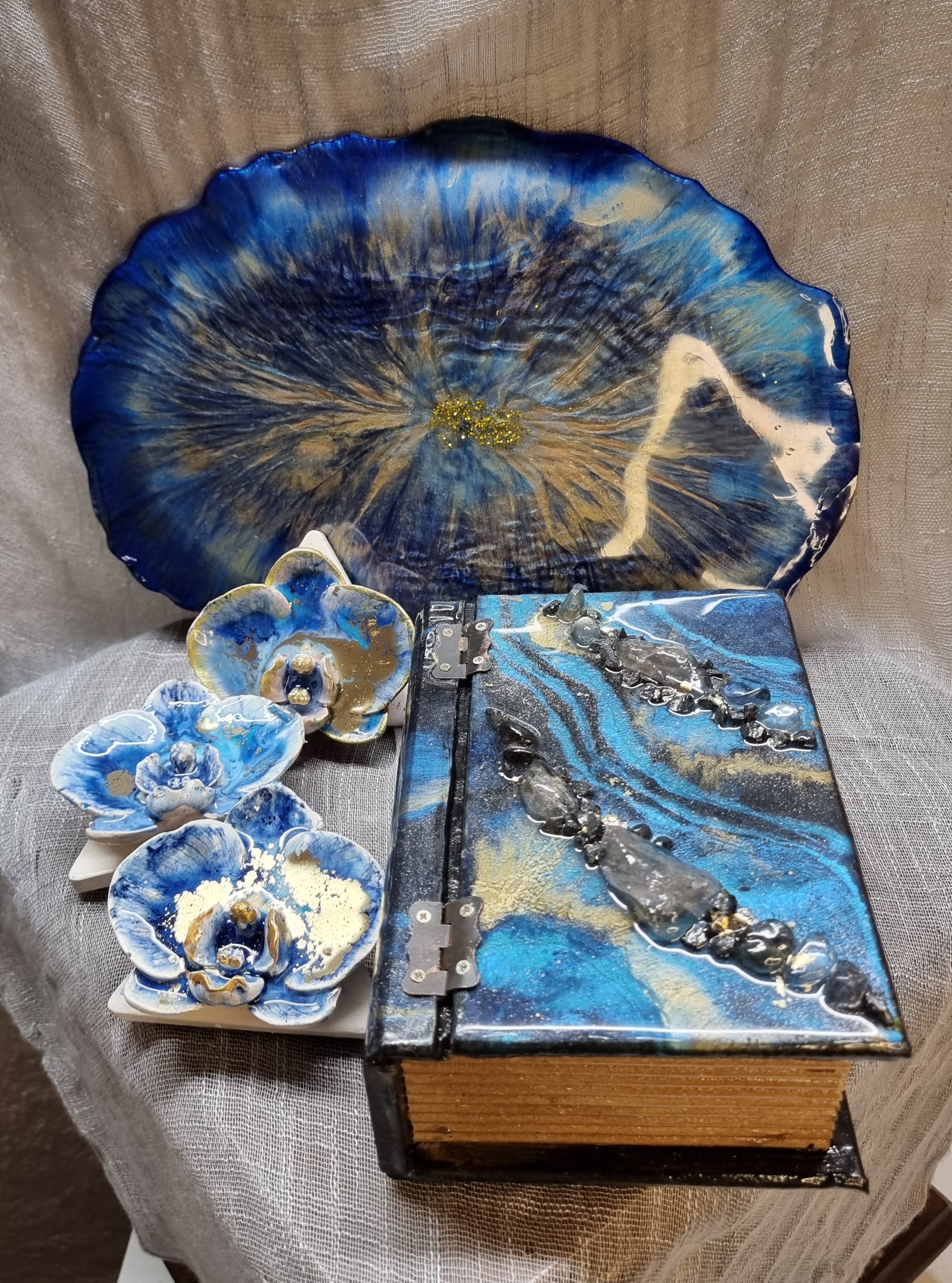 Rectangular blue-coloured epoxy-resin coated jewellery box adorned with natural quartz stones