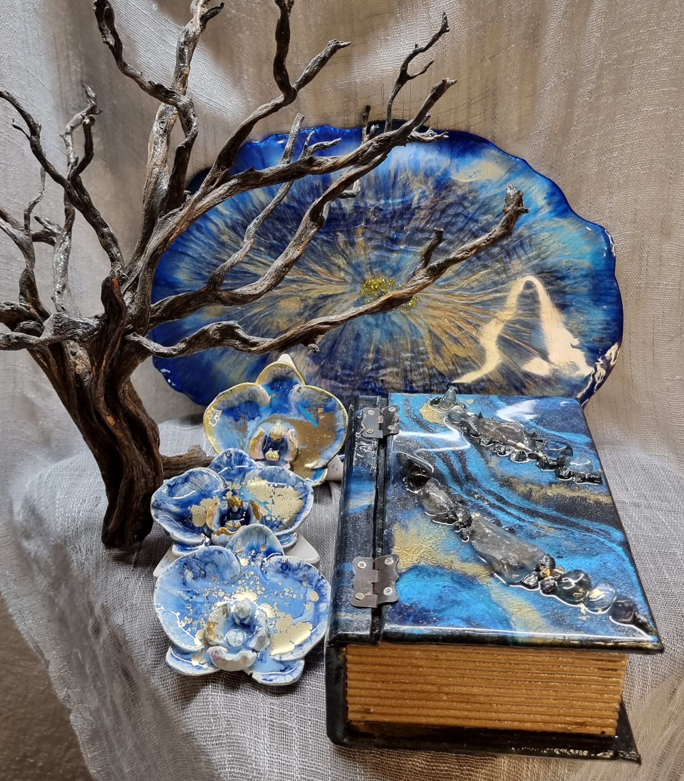 Rectangular blue-coloured epoxy-resin coated jewellery box adorned with natural quartz stones