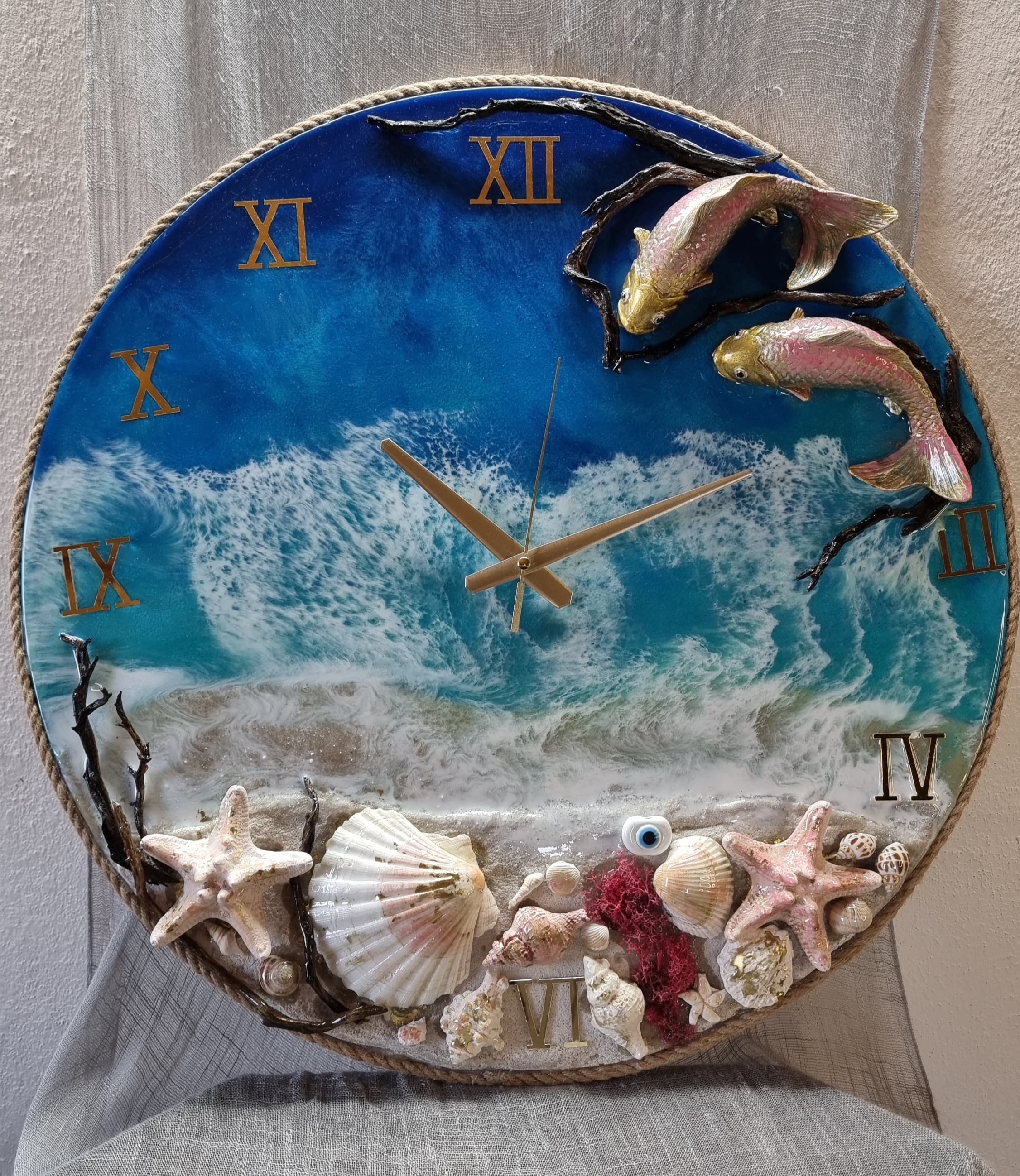 Sea-themed epoxy-resin coated clock featuring 2 fish, sea shells, starfish on a sandy beach. Diameters range from 14 to 23,8 inches.