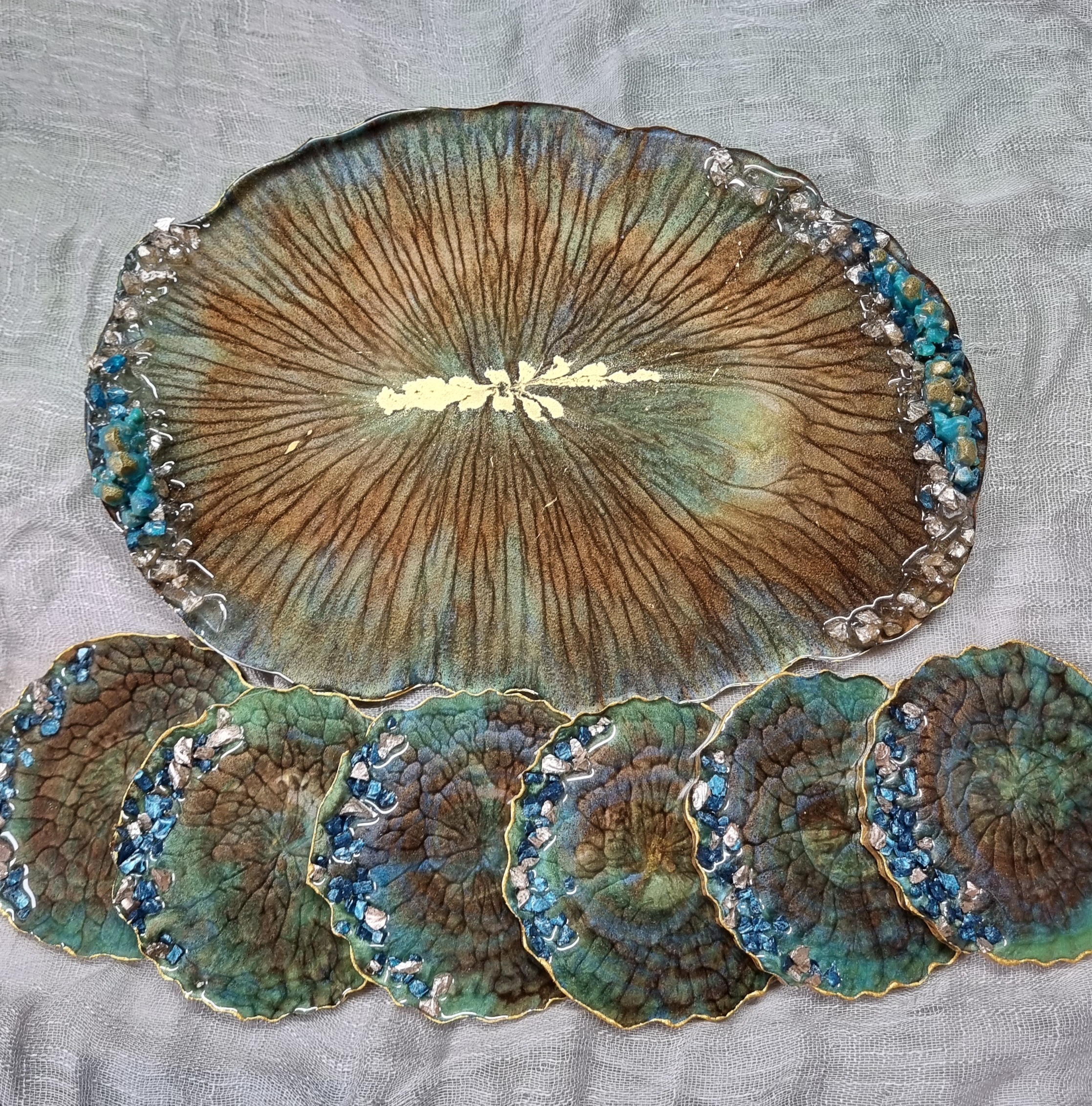 Set of green epoxy-resin articles: tray with 6 coasters