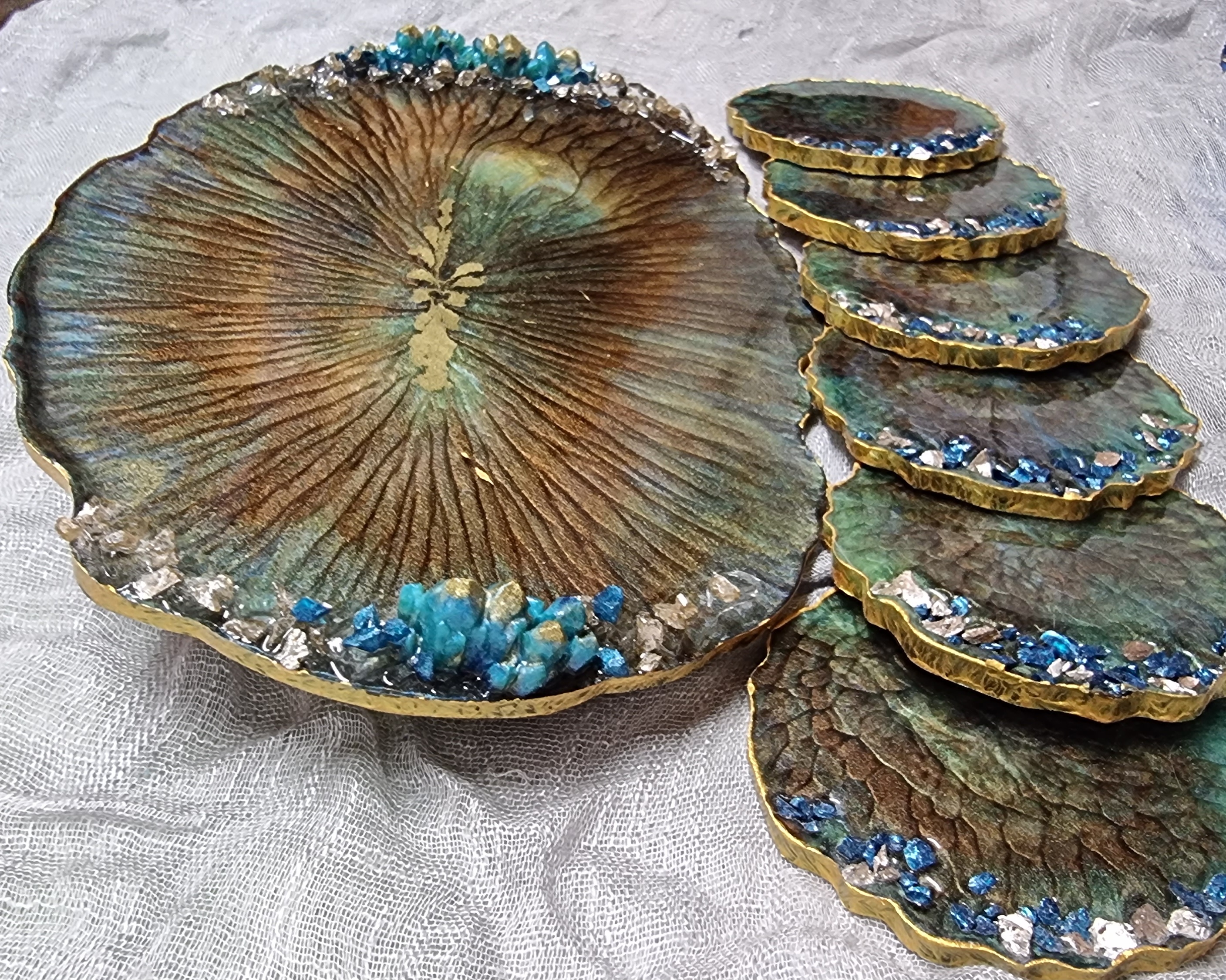 Set of green epoxy-resin articles: tray with 6 coasters