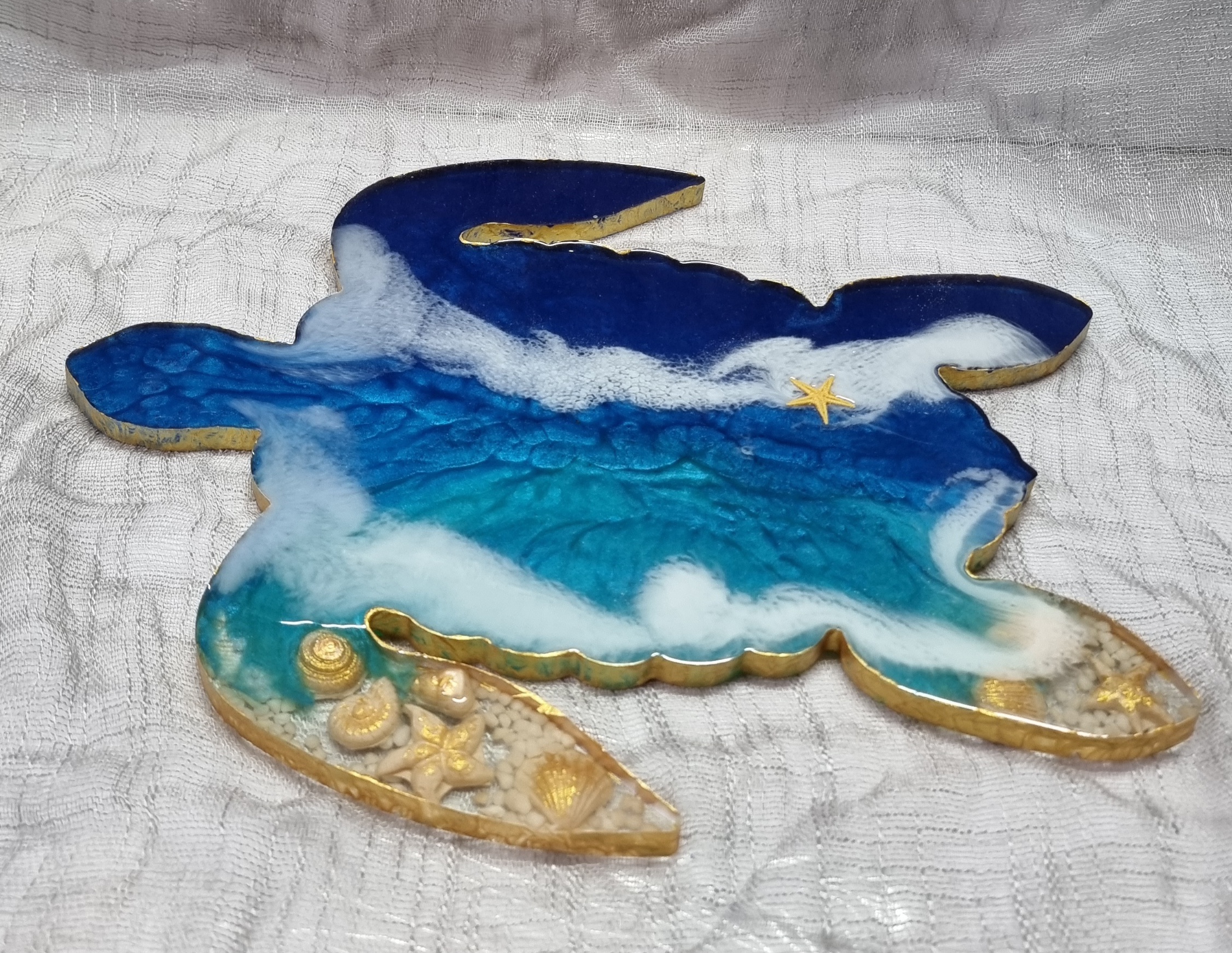 Specially designed turtle-shaped epoxy-resin tray