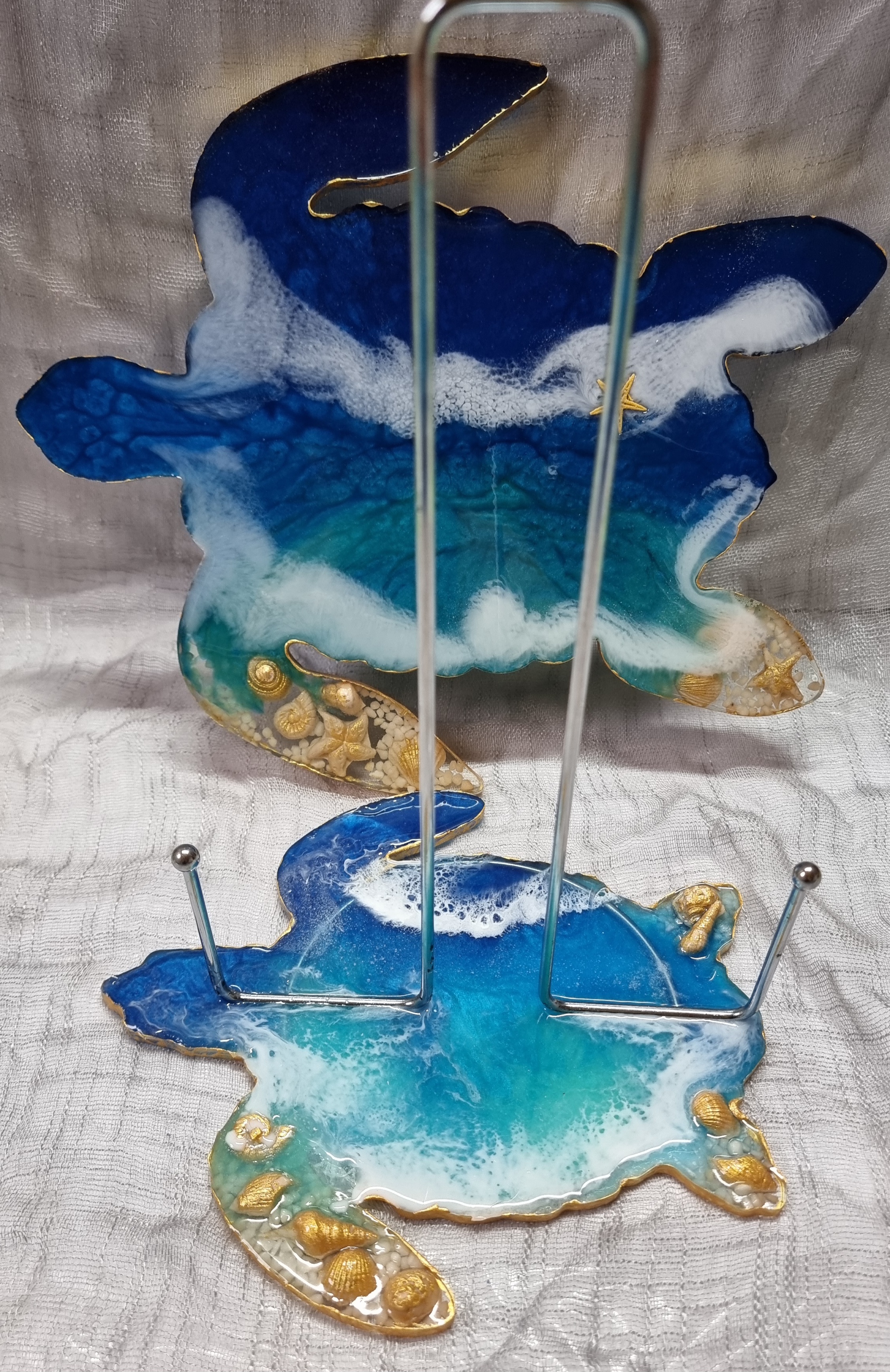 Specially designed turtle-shaped epoxy-resin tray