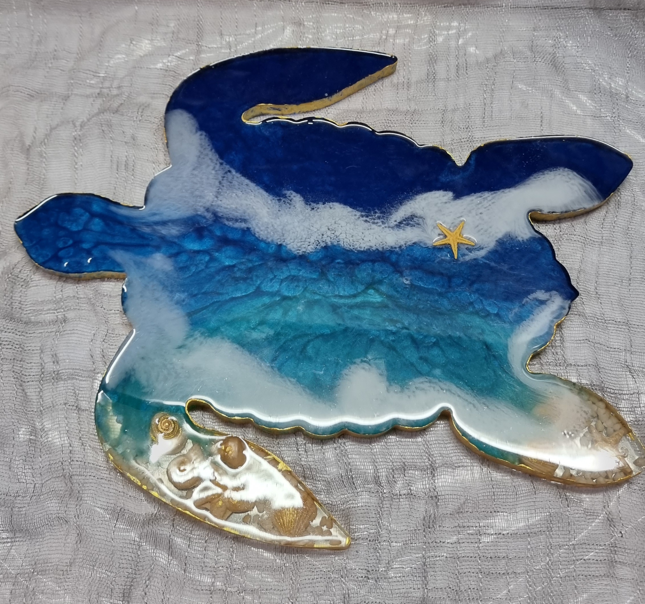 Specially designed turtle-shaped epoxy-resin tray