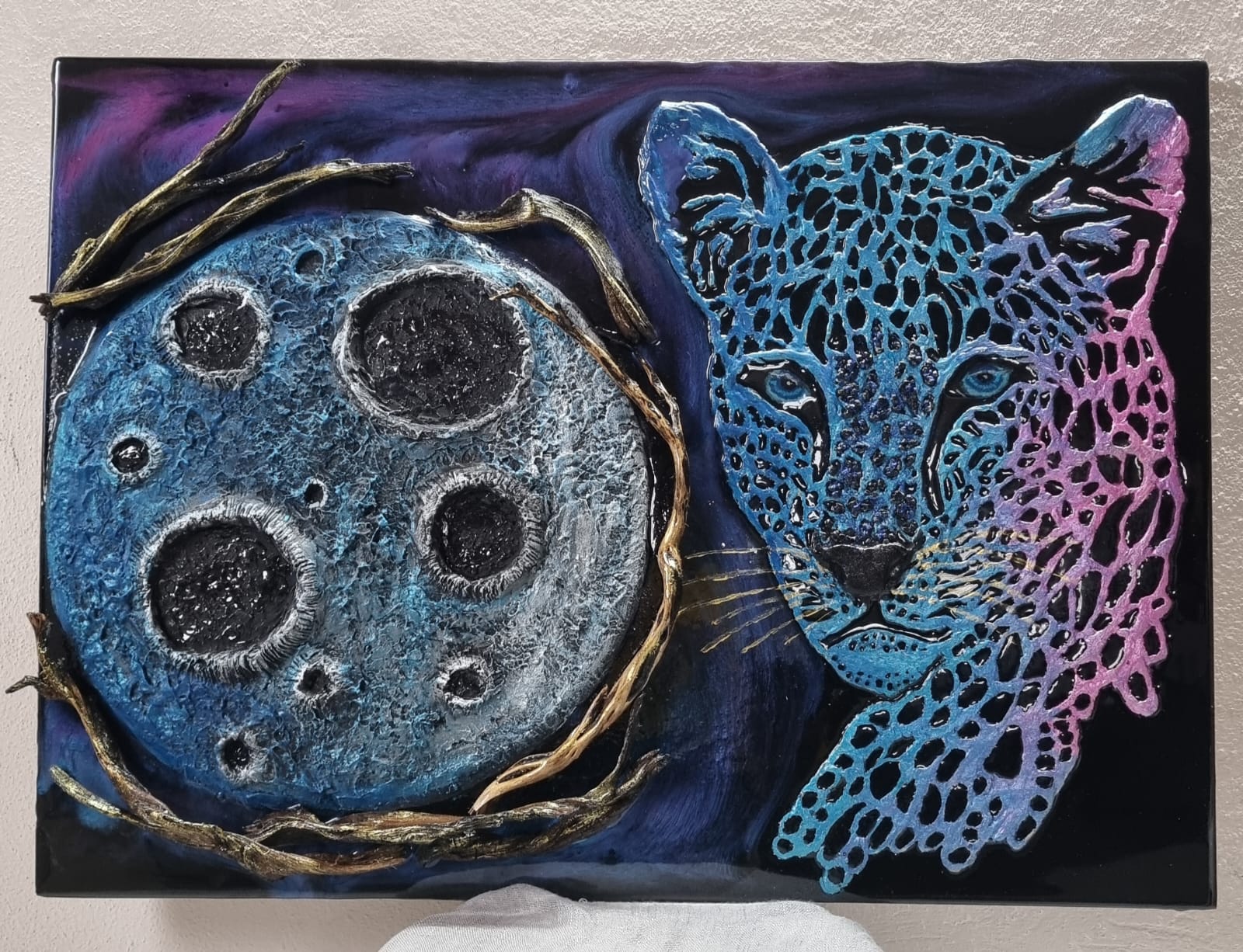 Epoxy-resin painting featuring moon and leopard. Dimensions: 80x60 cm. Weight: approx 5 kg.