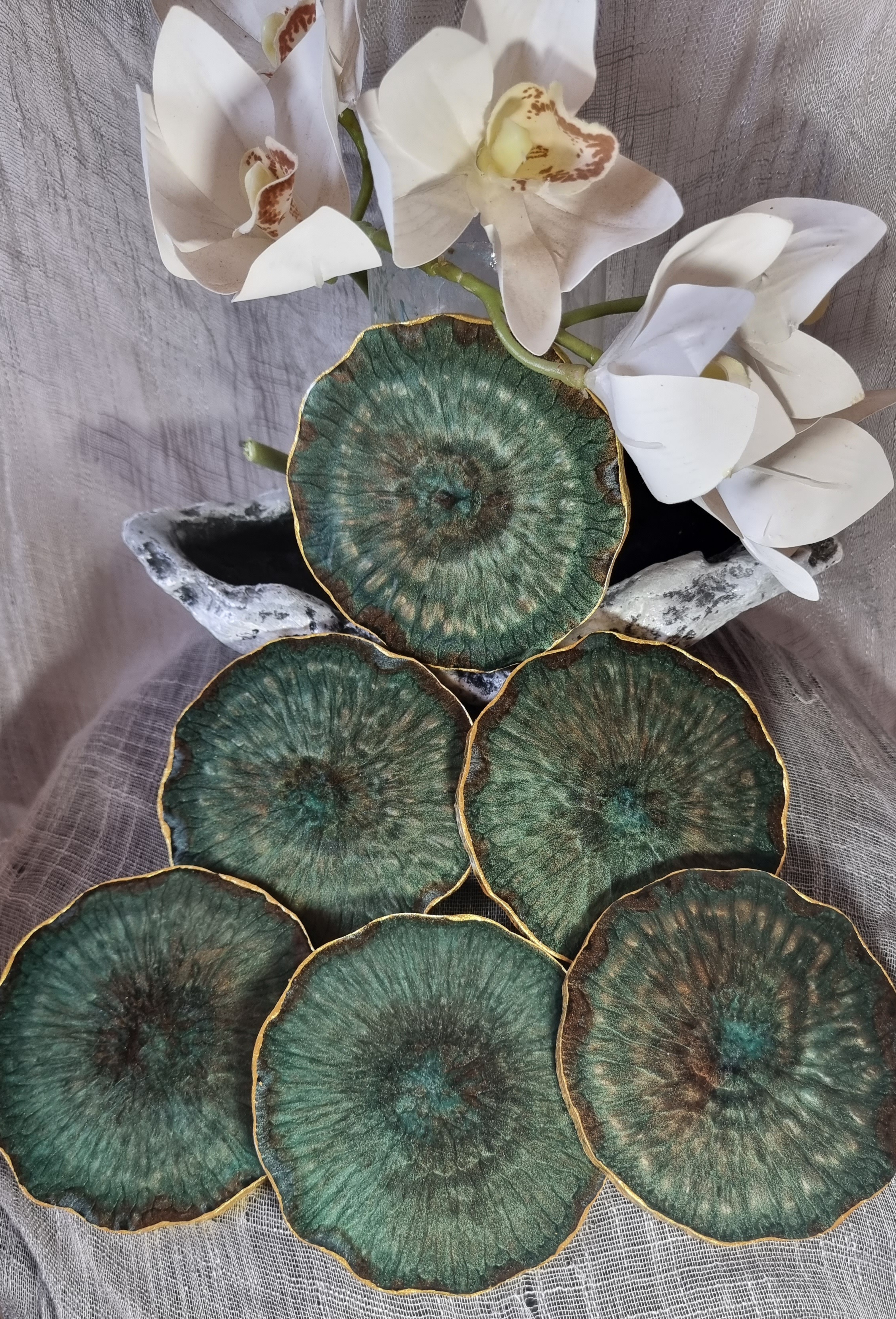 Epoxy-resin coasters in brown-and-green colour 