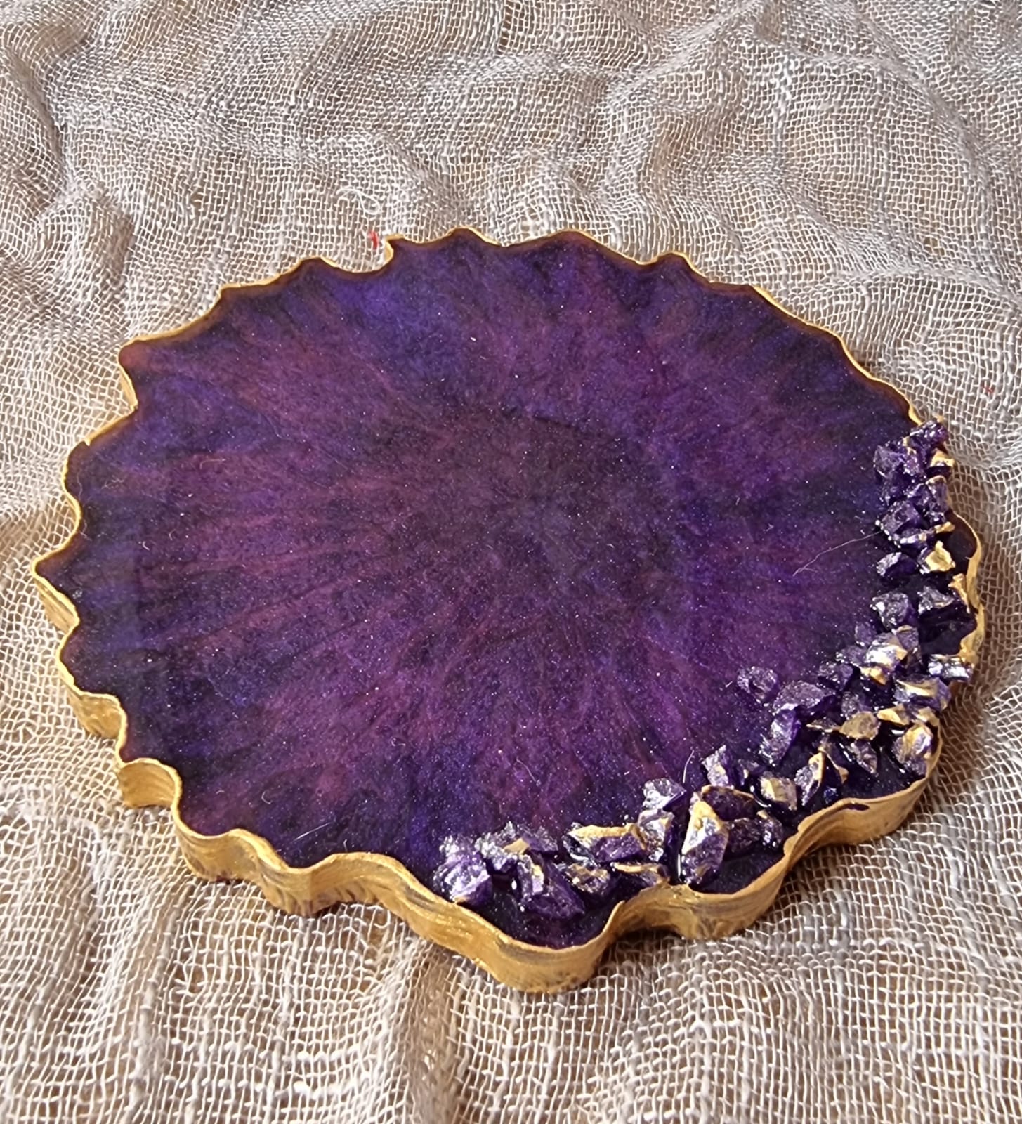 Epoxy-resin coasters in deep purple colour 