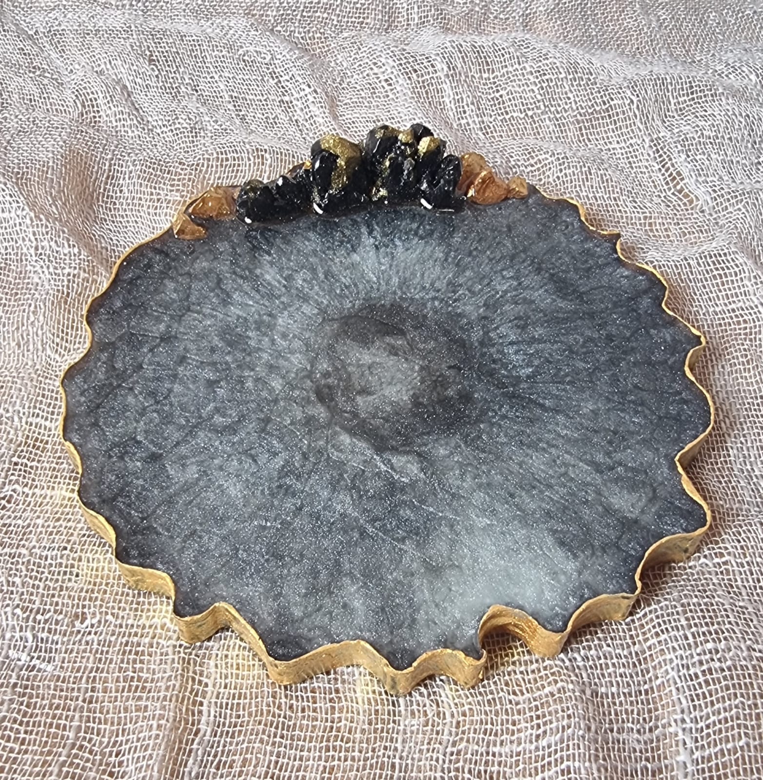 Epoxy-resin coasters in plain light-grey colour 