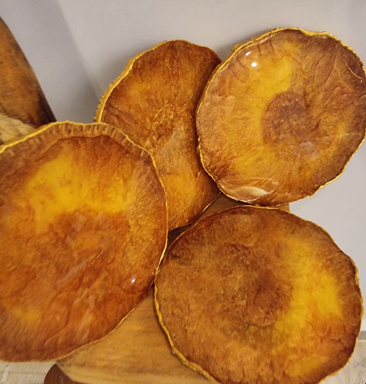 Epoxy-resin coasters in brown-and-yellow colour 