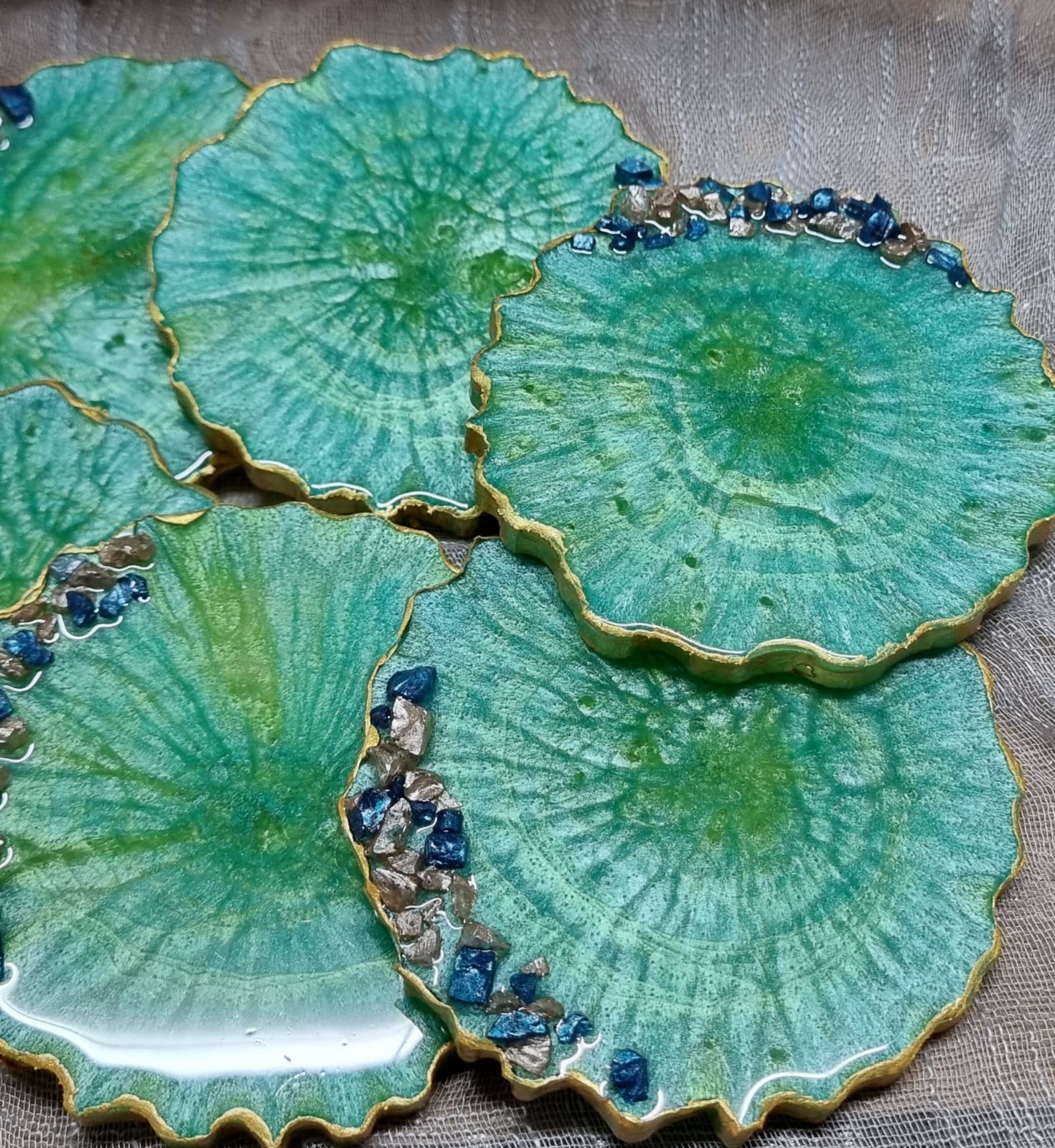 Epoxy-resin coasters in bright-green colour 