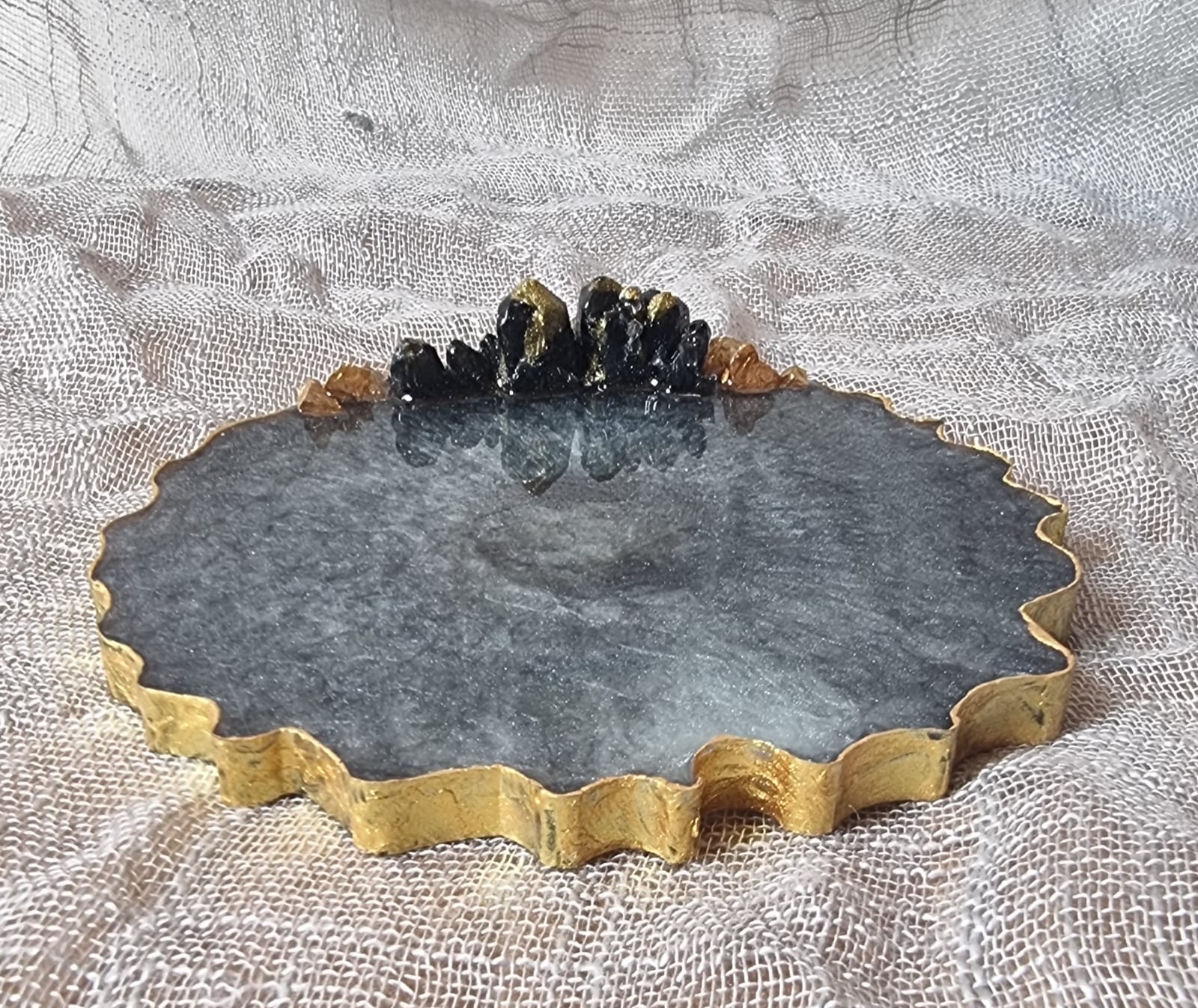 Epoxy-resin coasters in plain light-grey colour 