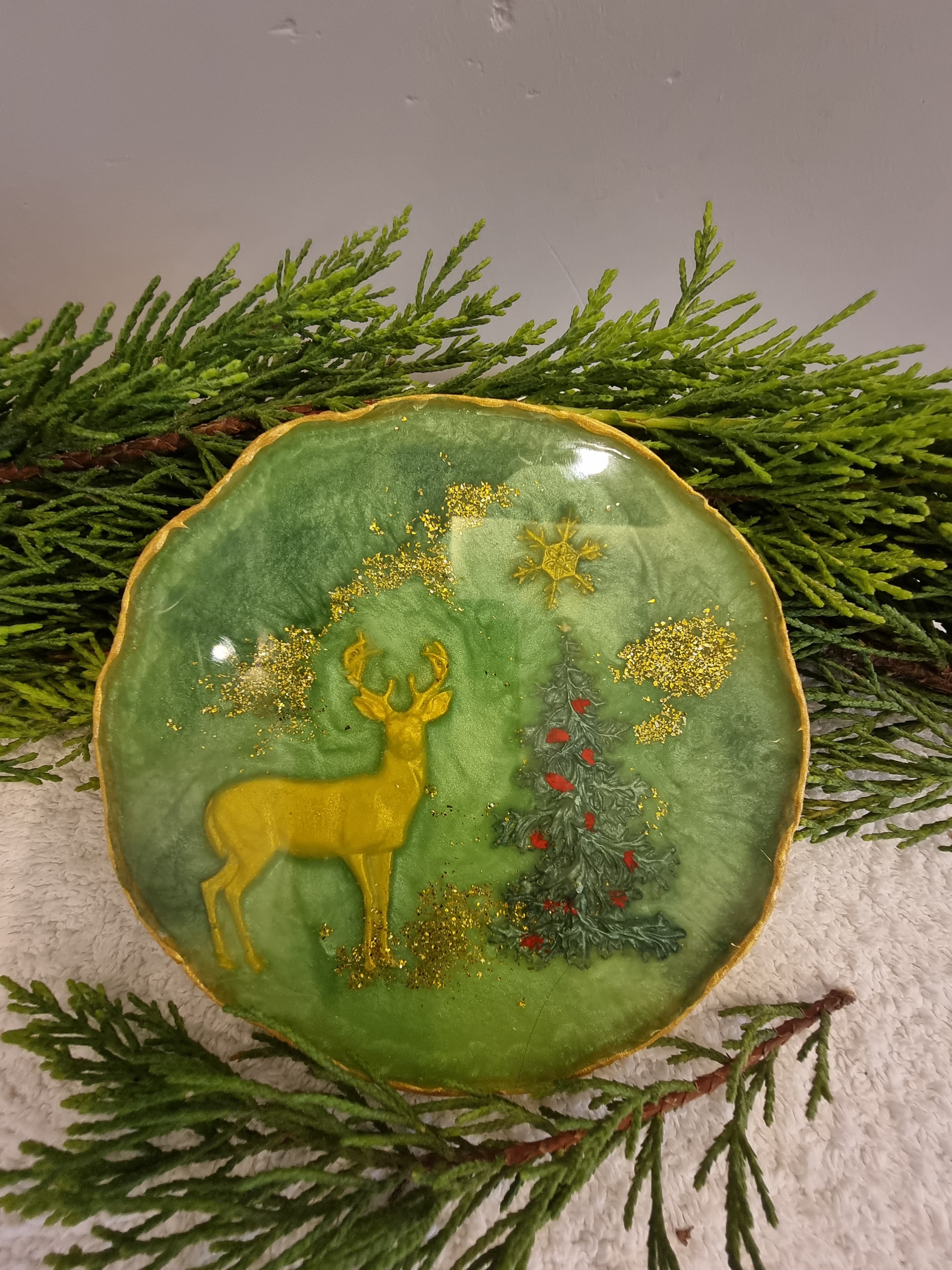 Epoxy-resin coasters Christmas themed (featuring a deer and a Christmas tree)