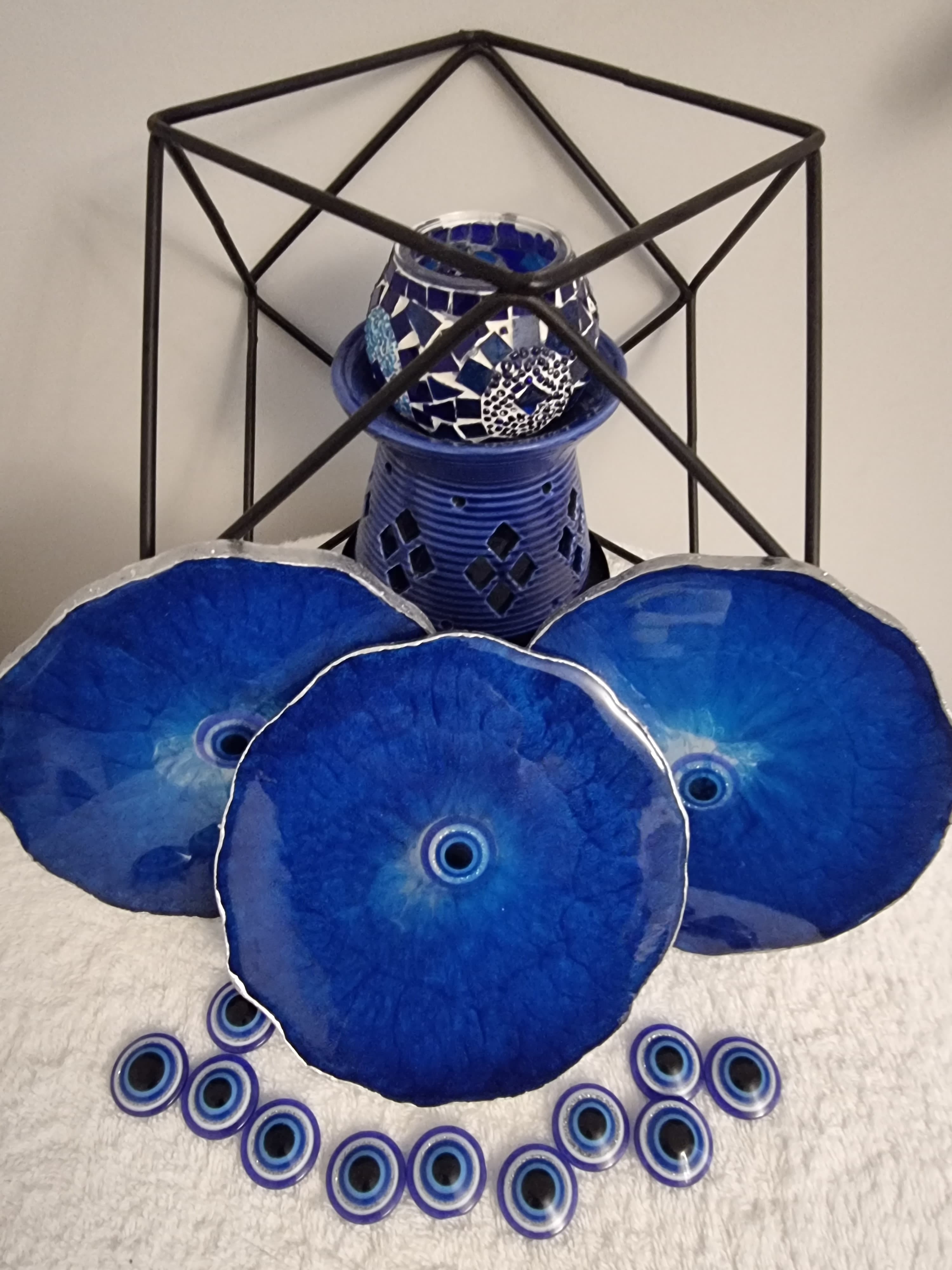Epoxy-resin coasters in deep-blue colour featuring Turkish eye