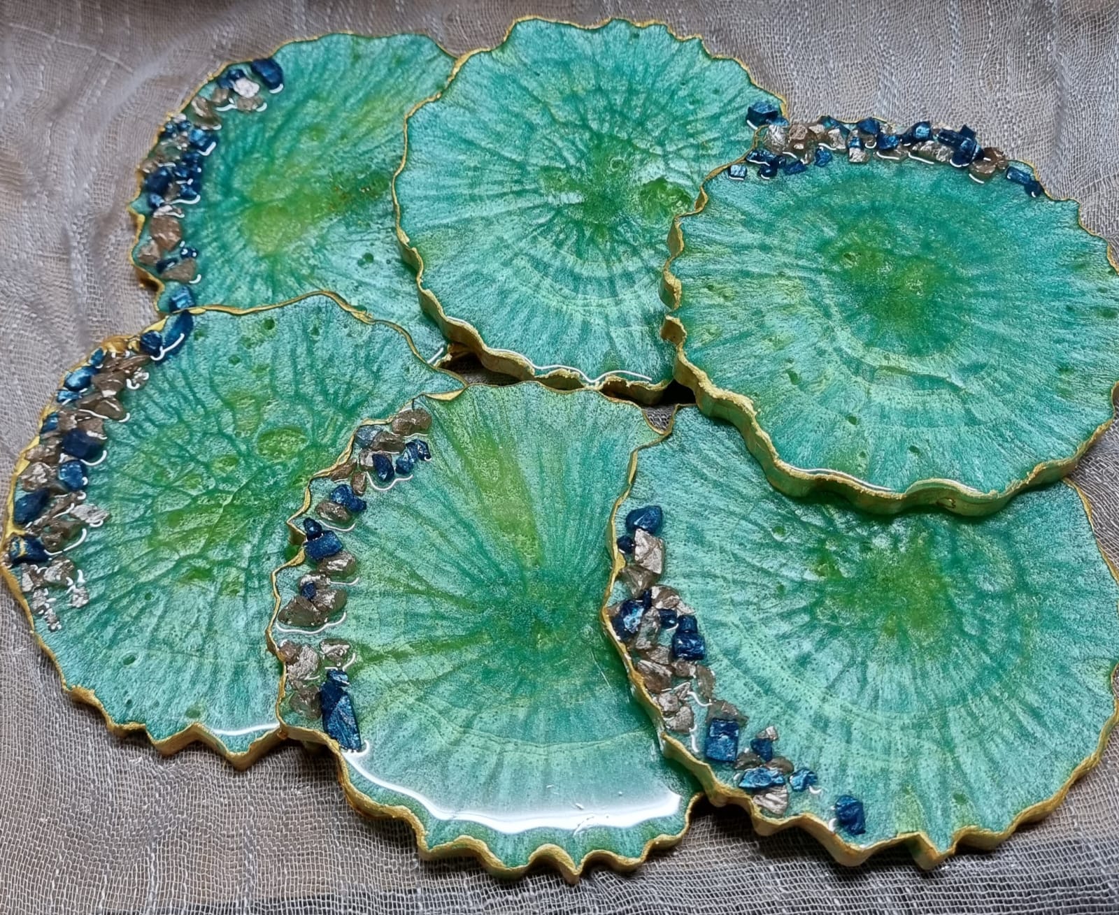 Epoxy-resin coasters in bright-green colour 