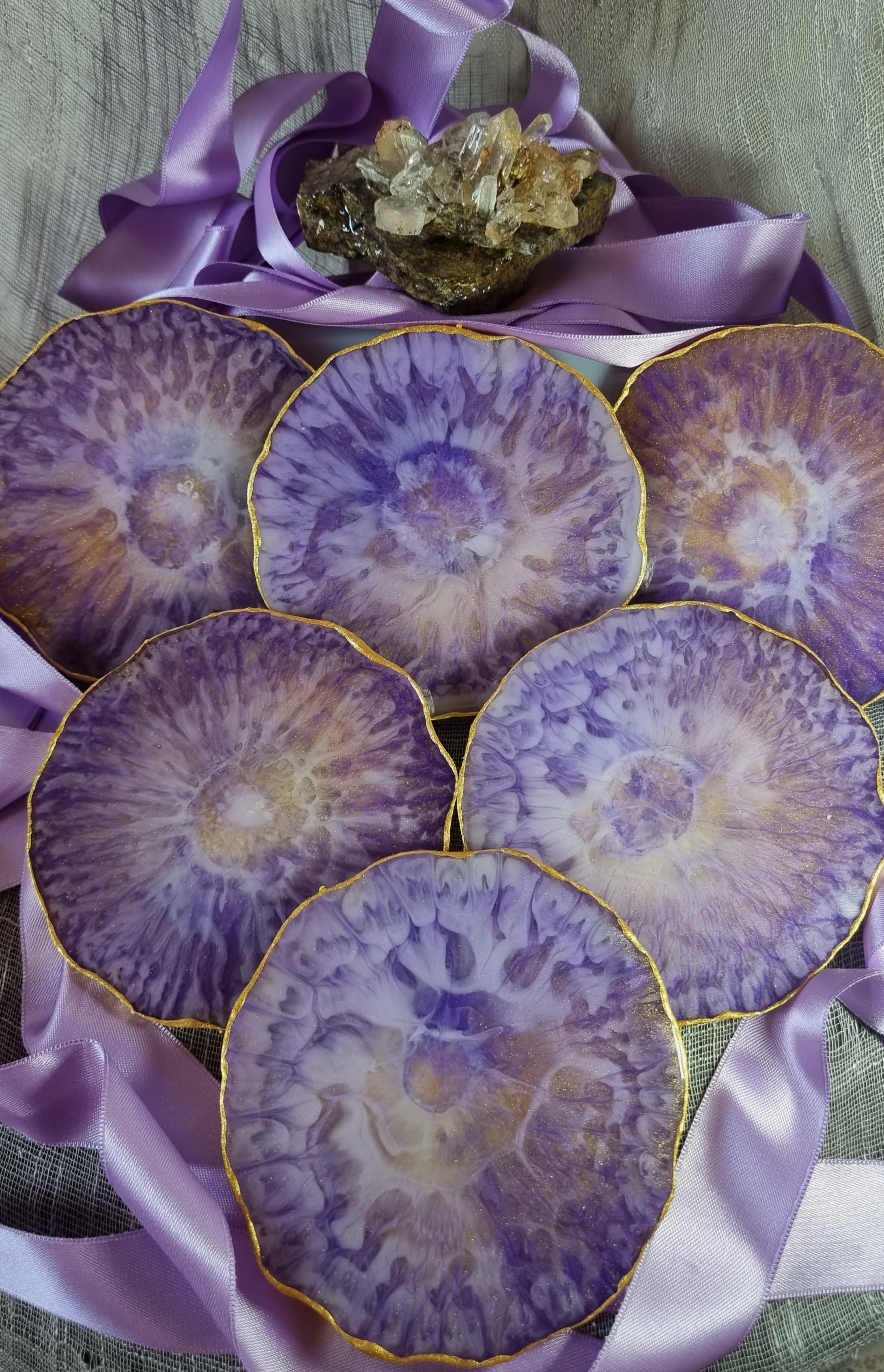 Epoxy-resin coasters in light-purple colour 