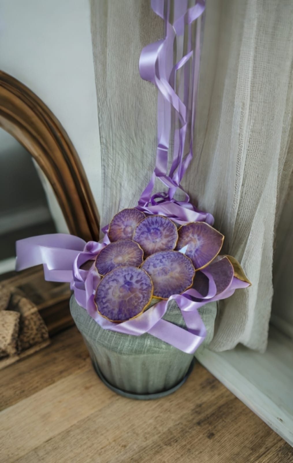 Epoxy-resin coasters in light-purple colour 