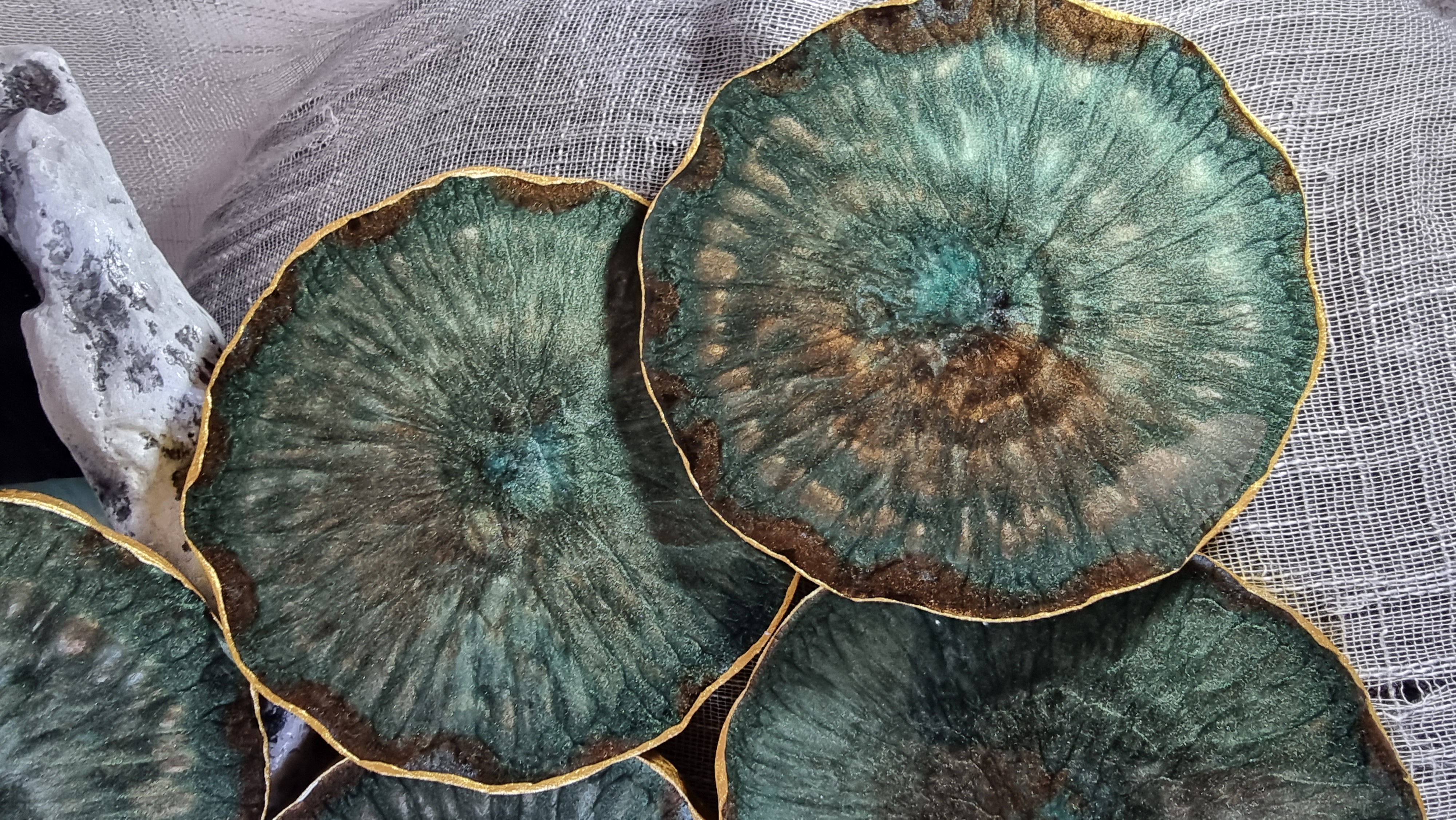 Epoxy-resin coasters in brown-and-green colour 