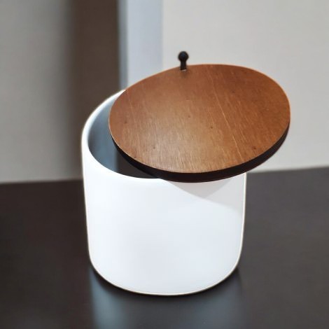 Salero con tapa giratoria 15x12 cm.