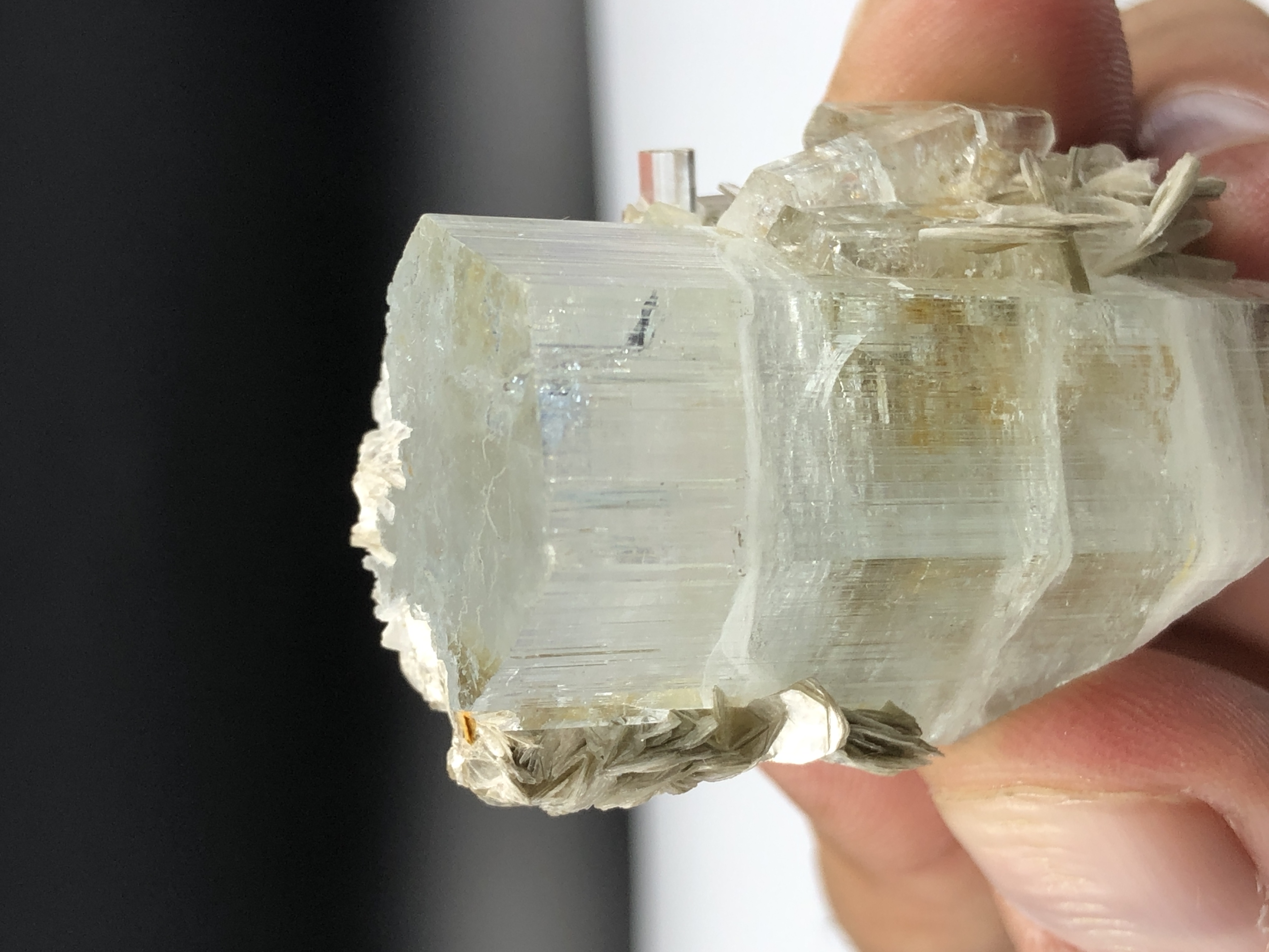 Natural Terminated Aquamarine Crystal Combined with Muscovite. 