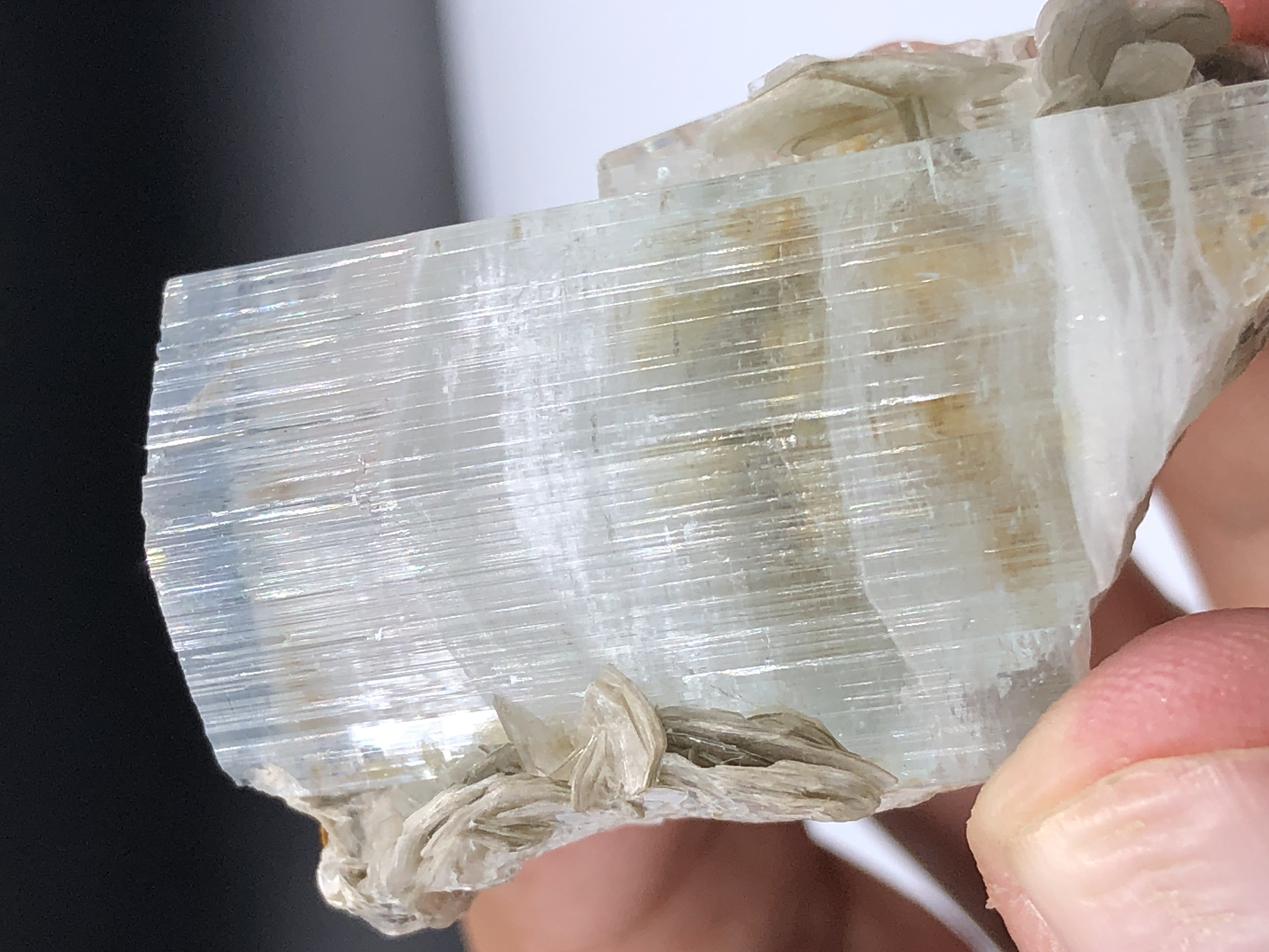 Natural Terminated Aquamarine Crystal Combined with Muscovite. 