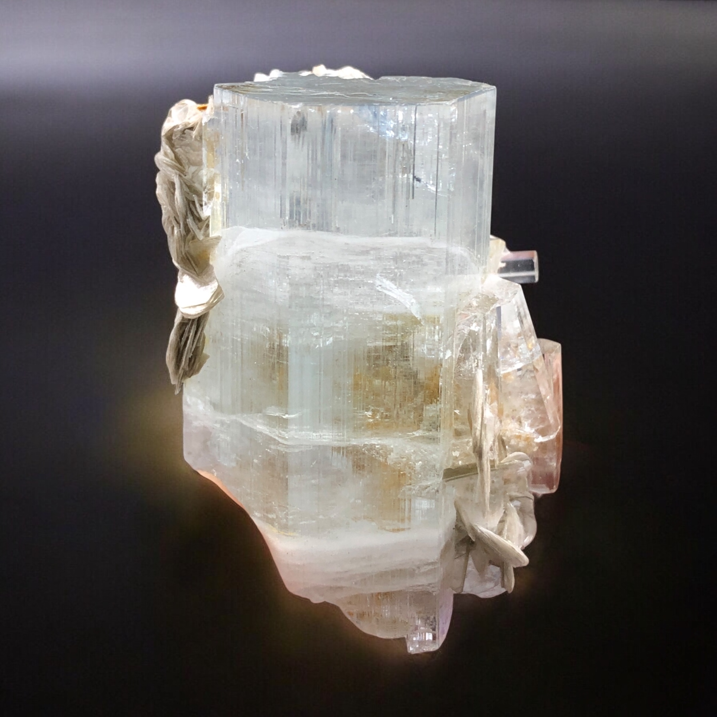 Natural Terminated Aquamarine Crystal Combined with Muscovite. 