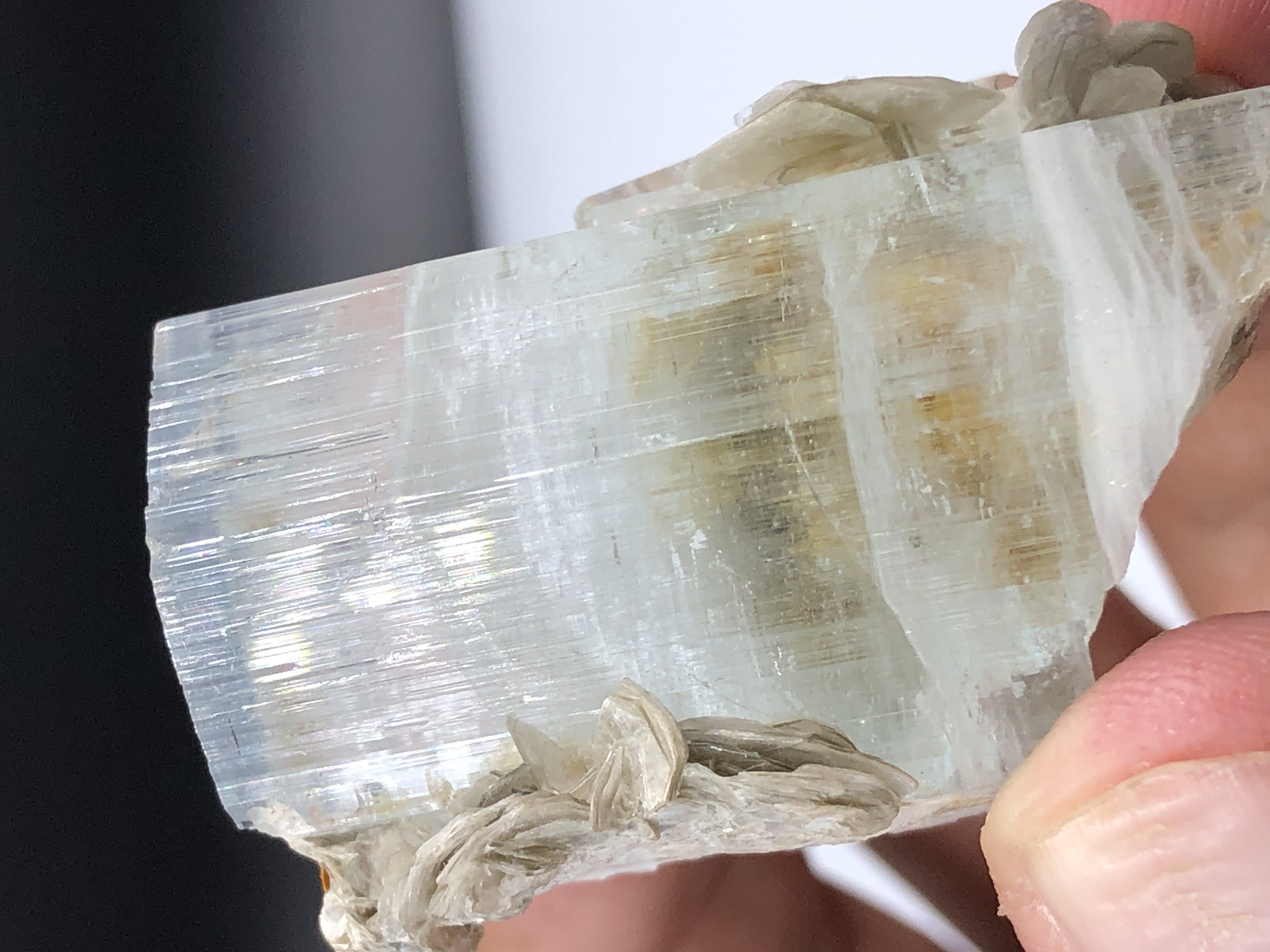 Natural Terminated Aquamarine Crystal Combined with Muscovite. 