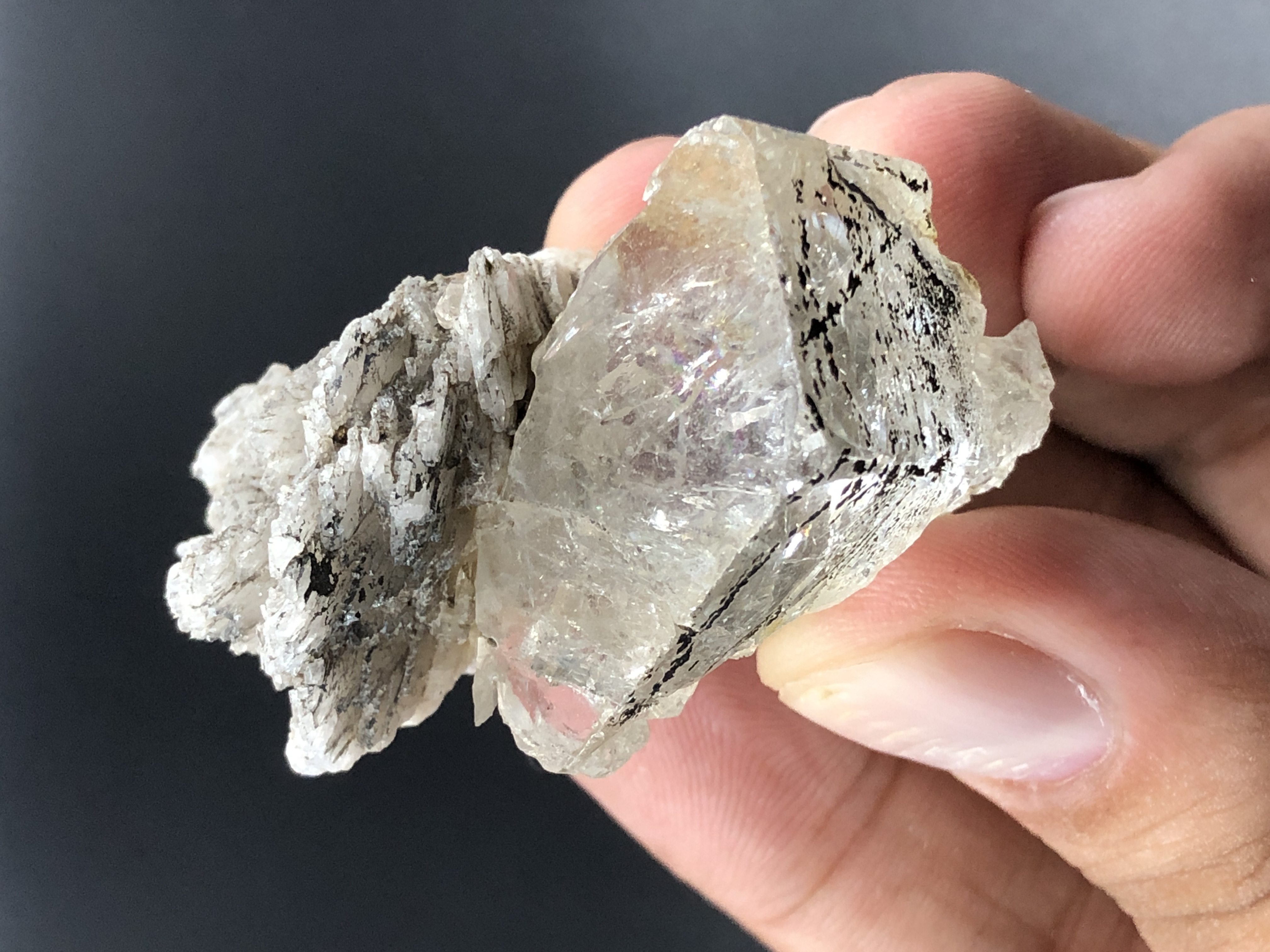 Natural Terminated Aquamarine Crystal Combined With Cleavelandite 