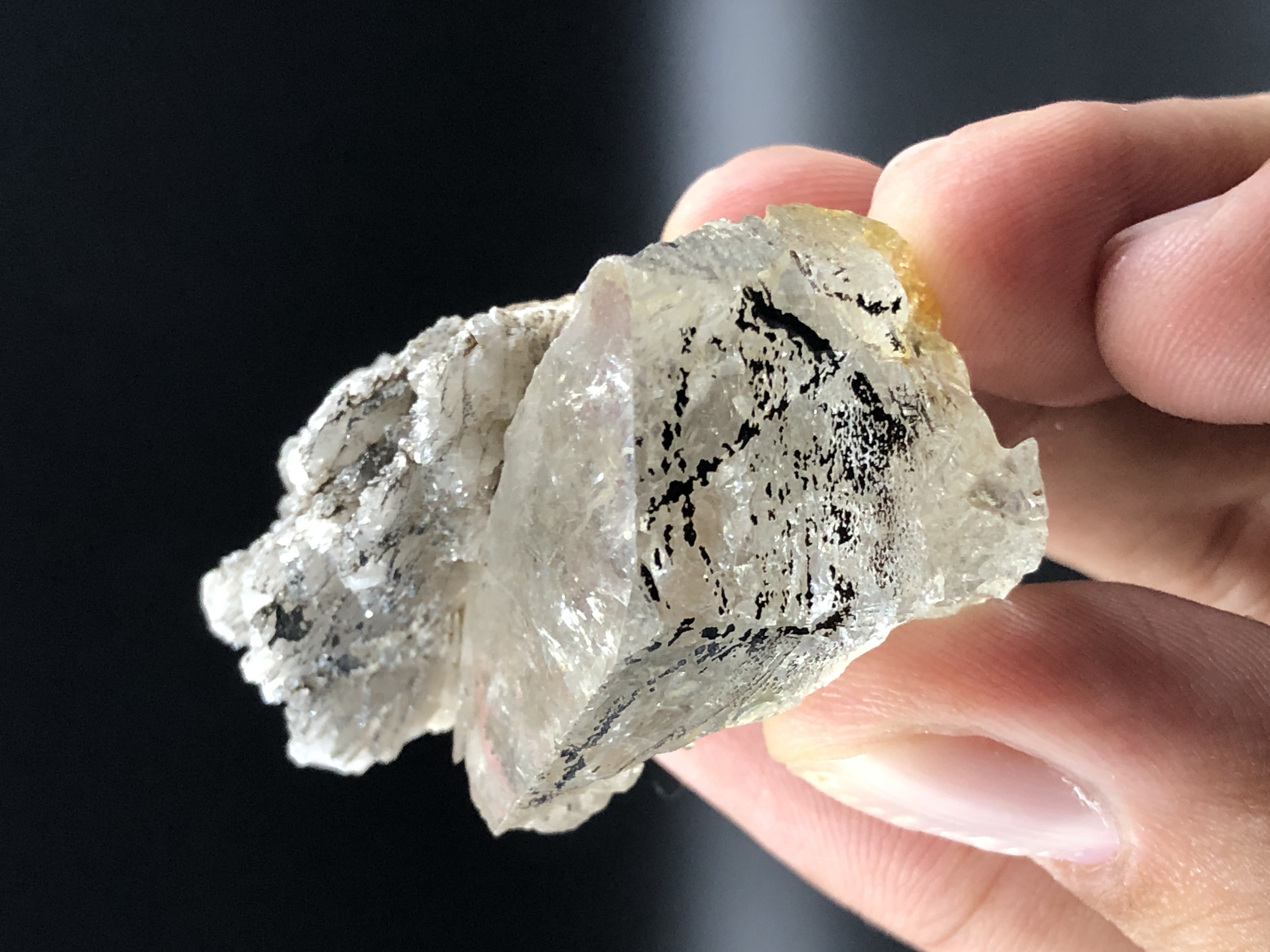 Natural Terminated Aquamarine Crystal Combined With Cleavelandite 