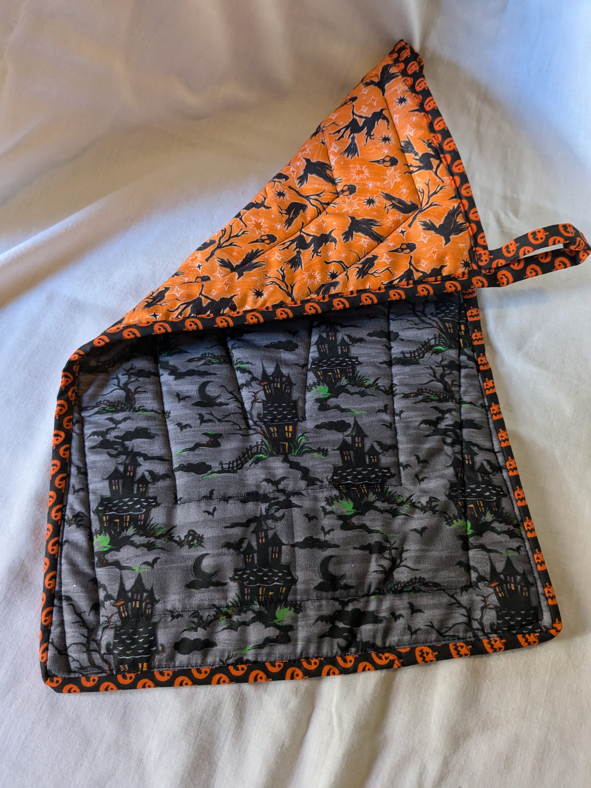 Large Cassaroll Trivet, Coffin Quilted