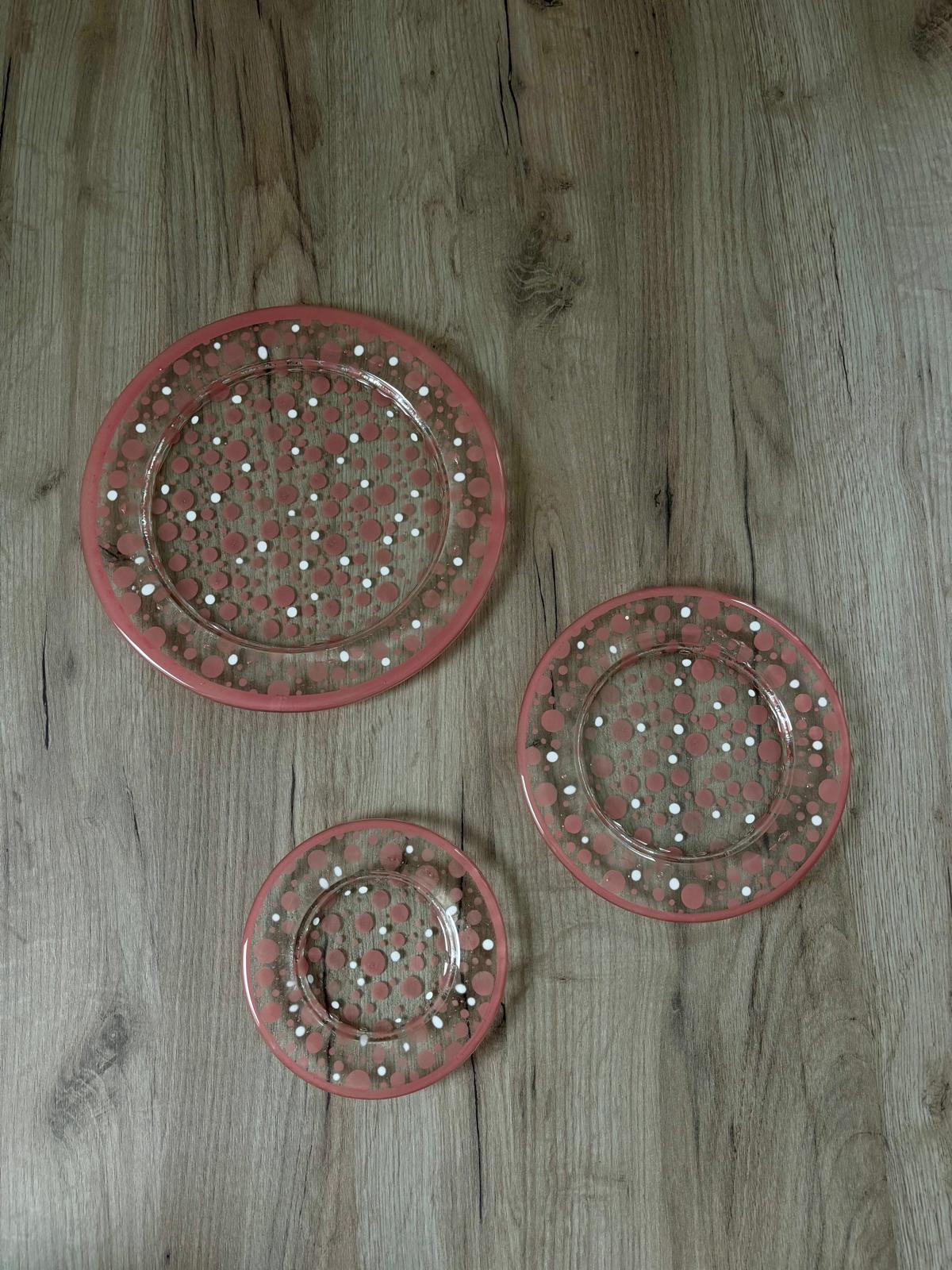 Set kulatých talířů
