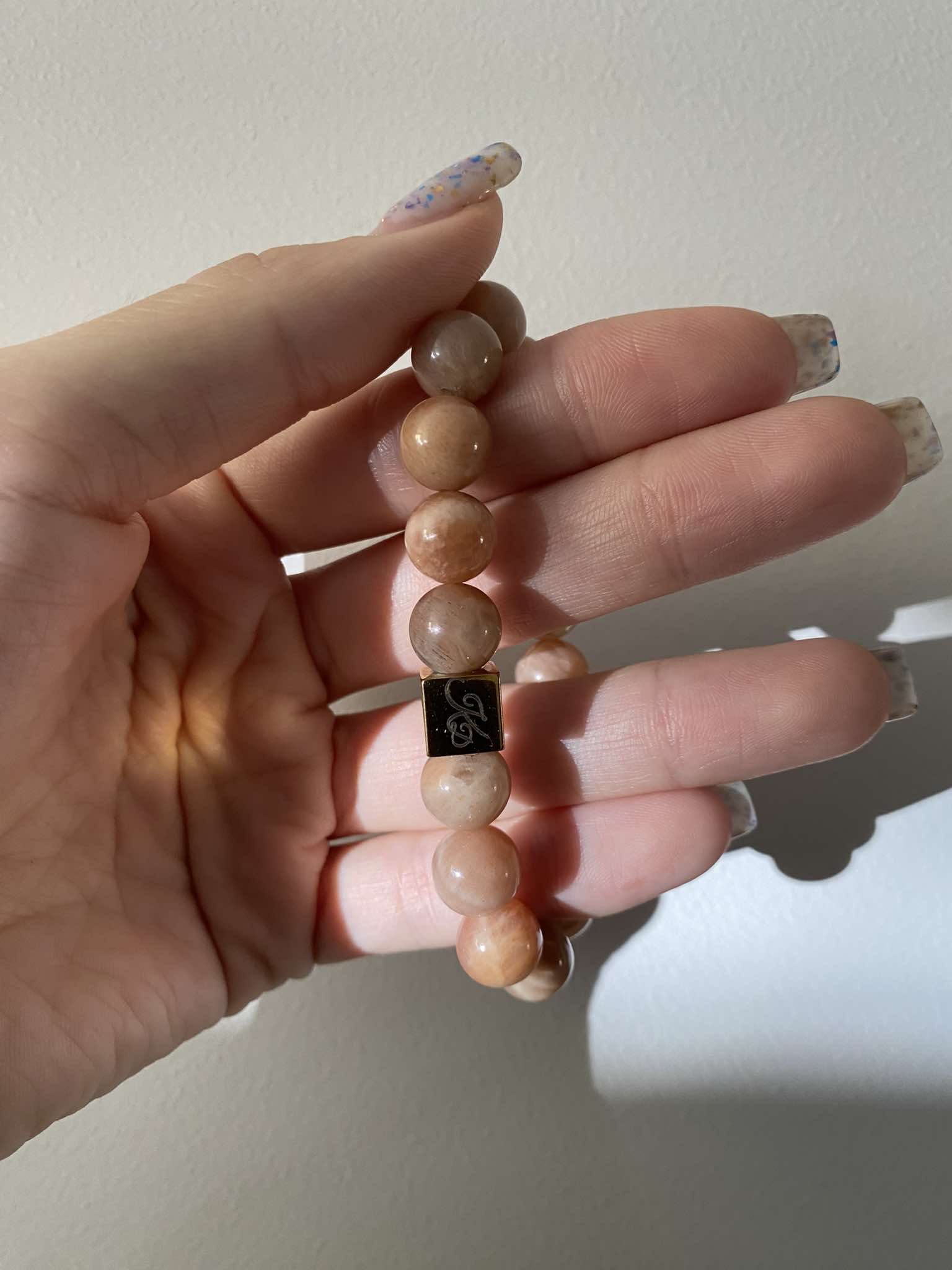 Saulės akmens apyrankė