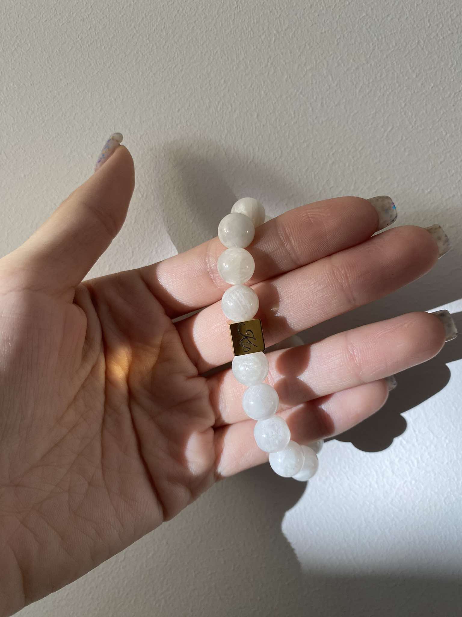 Mėnulio akmens apyrankė