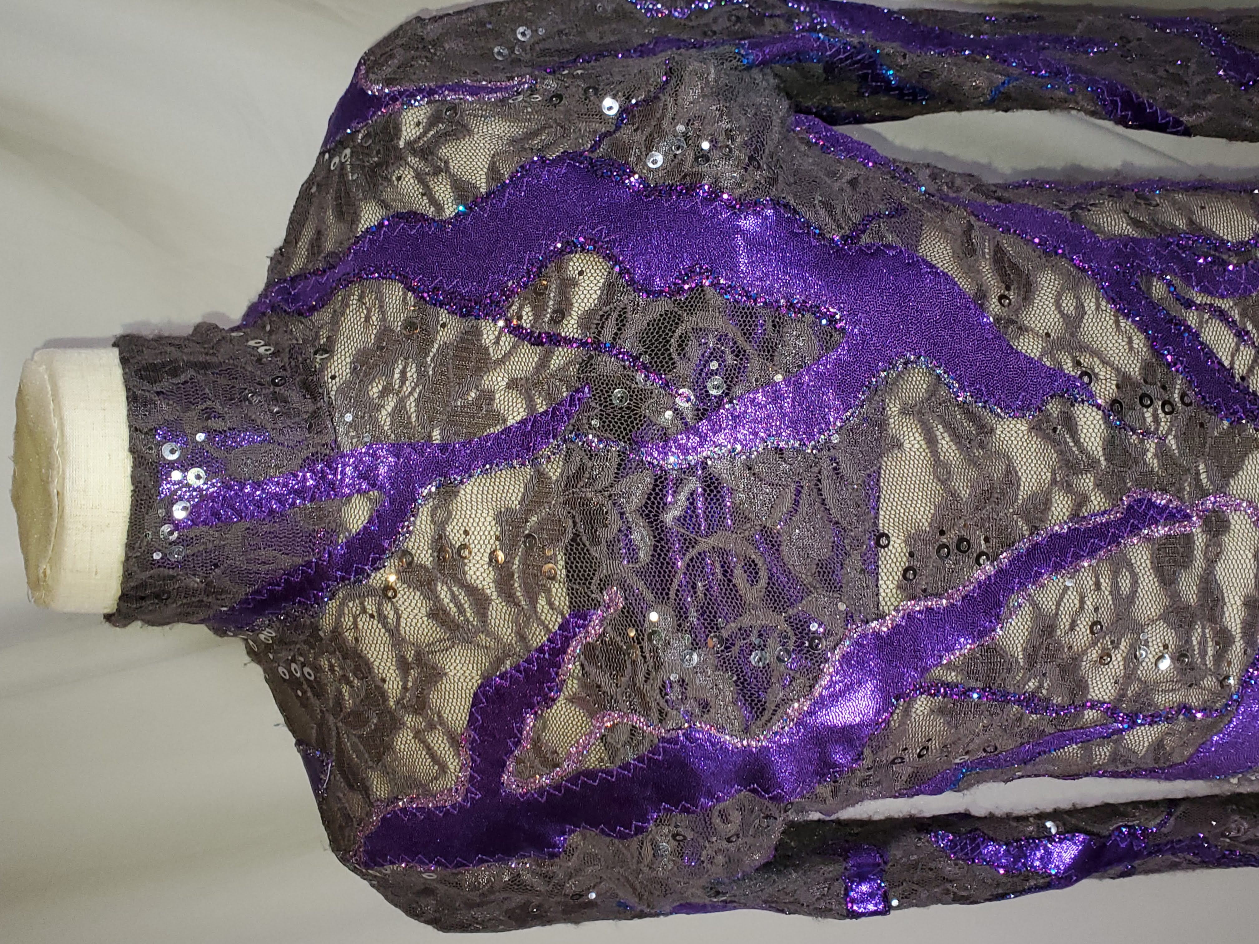 DAN242 - Youth Small  12-14