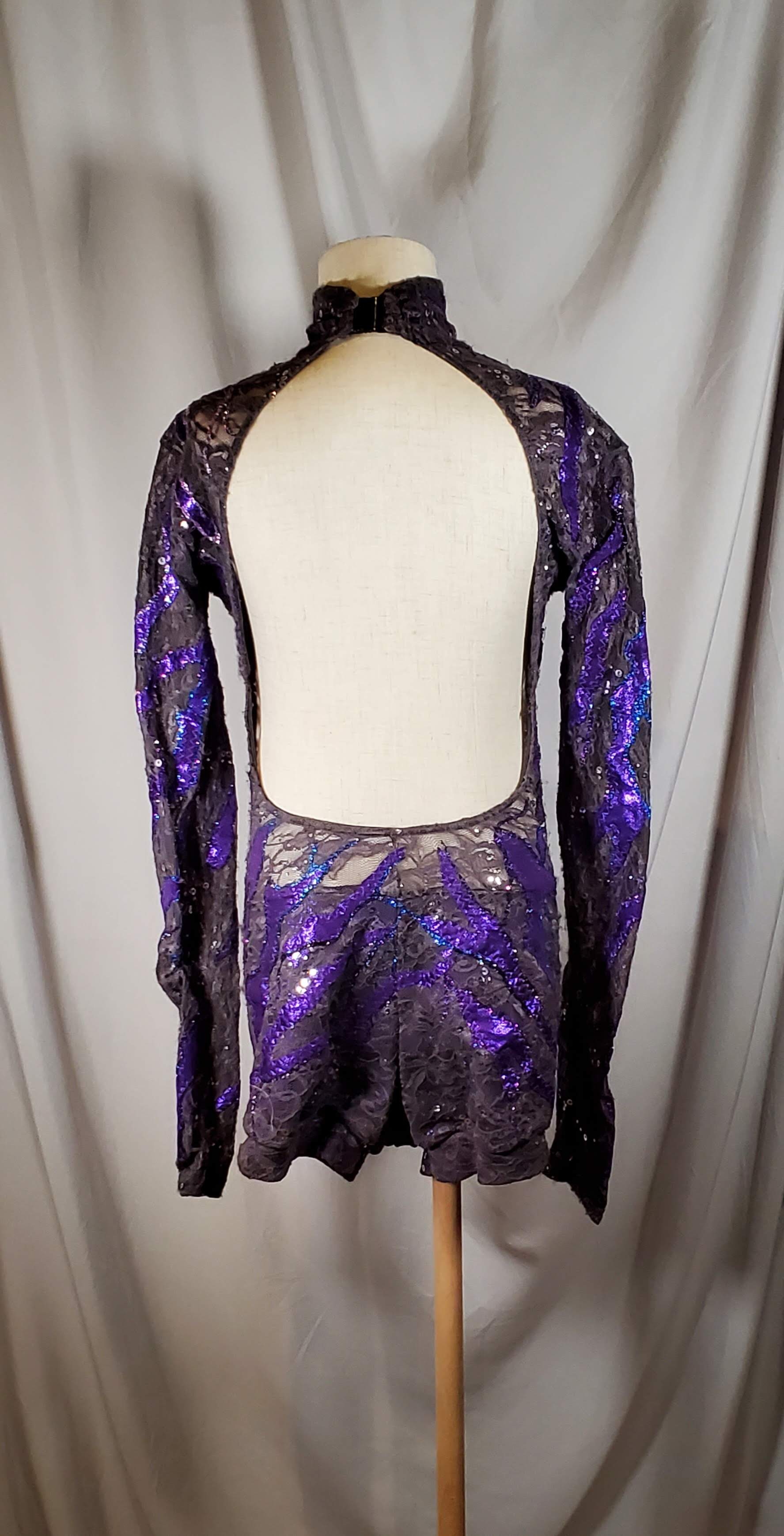 DAN242 - Youth Small  12-14