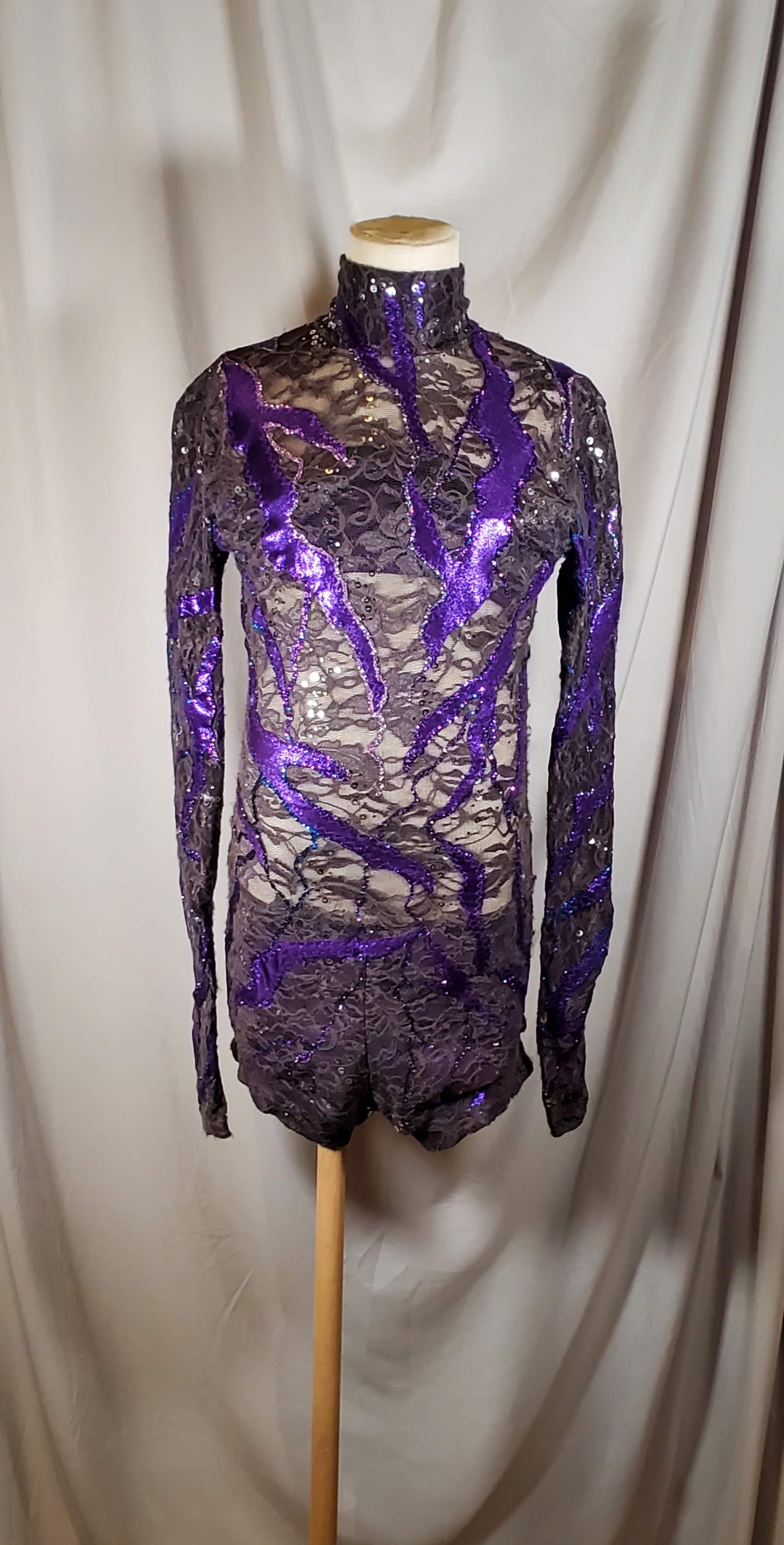 DAN242 - Youth Small  12-14