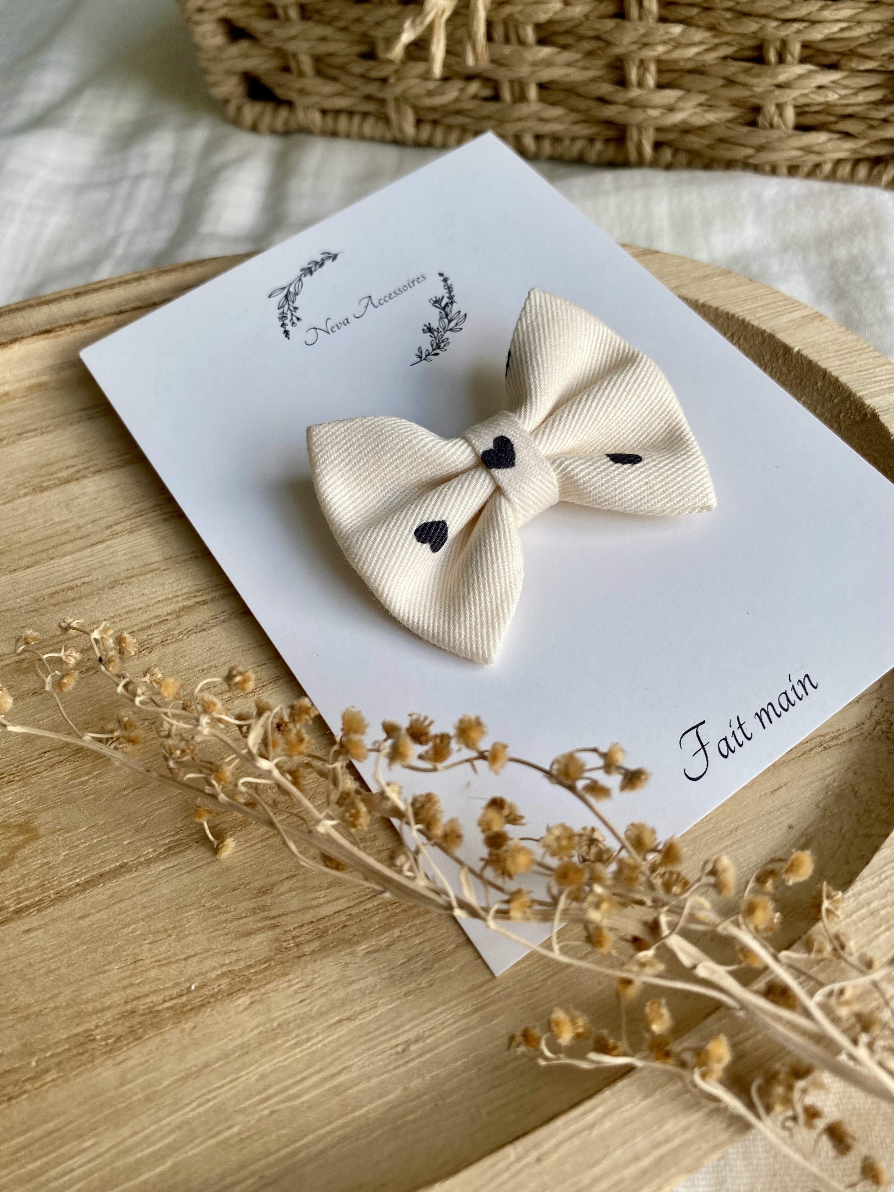 Noeud écru petit coeur noir S