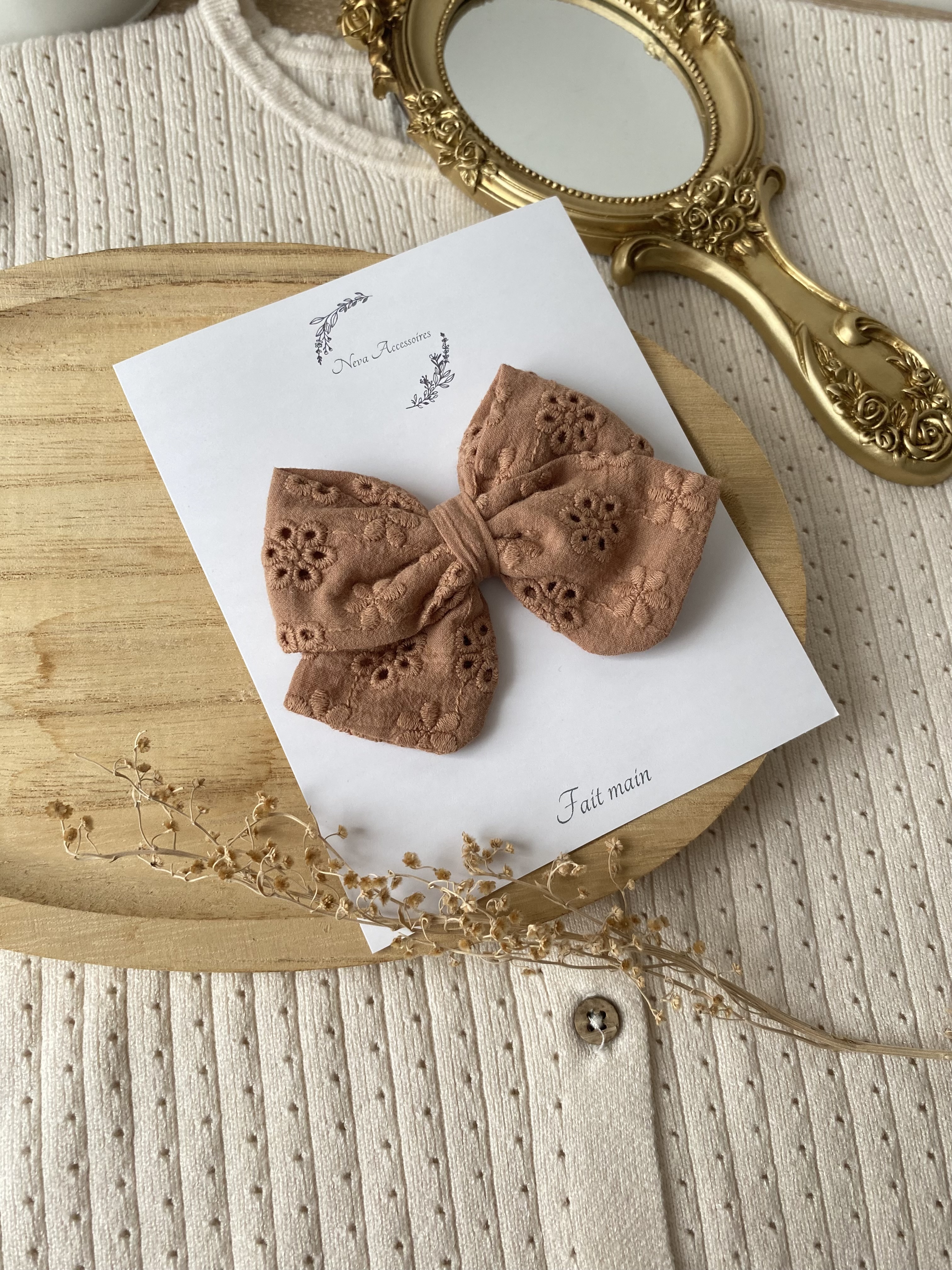Nœud broderie anglaise brun poudré L