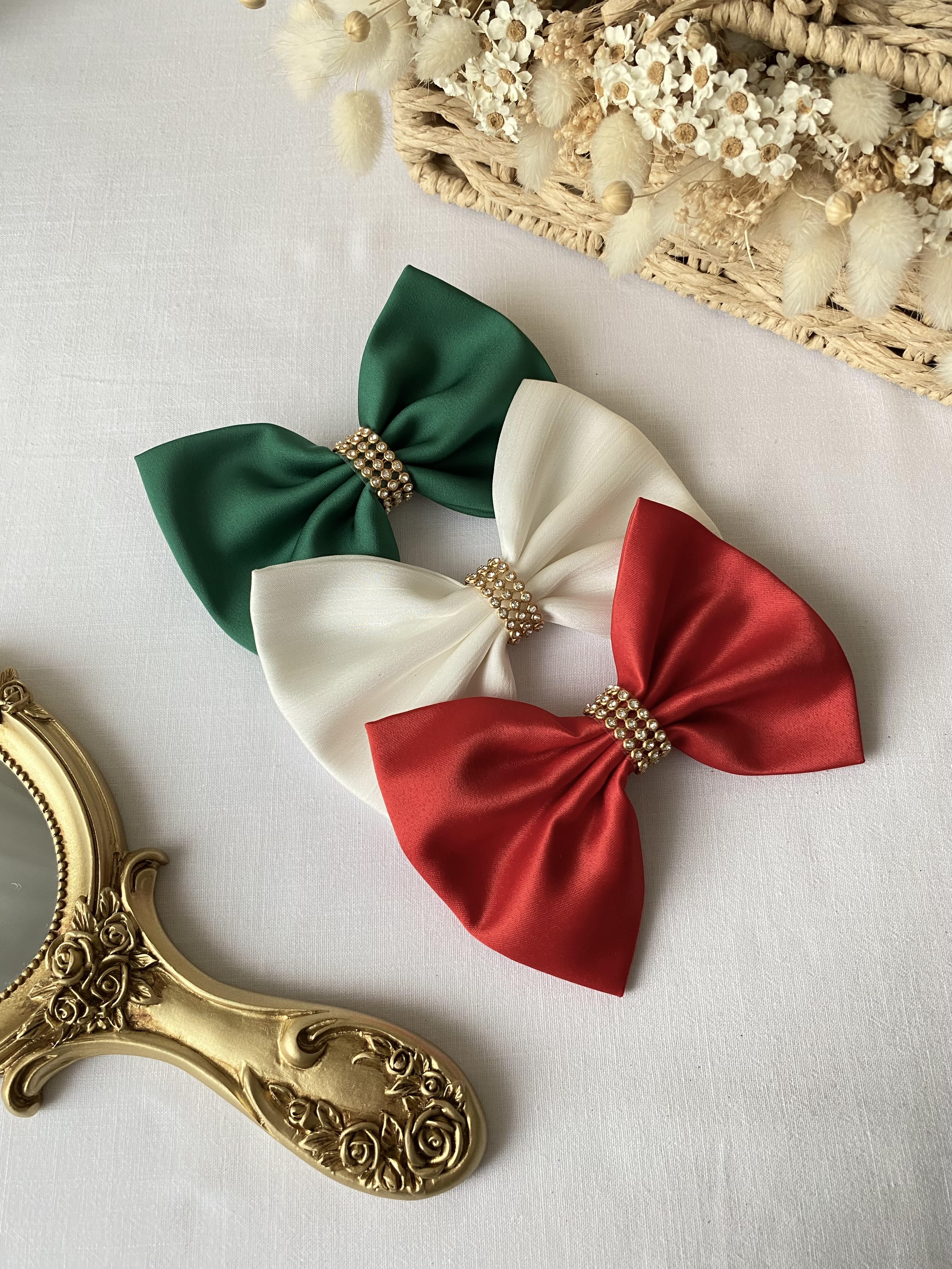 Noeud centre bijou strass