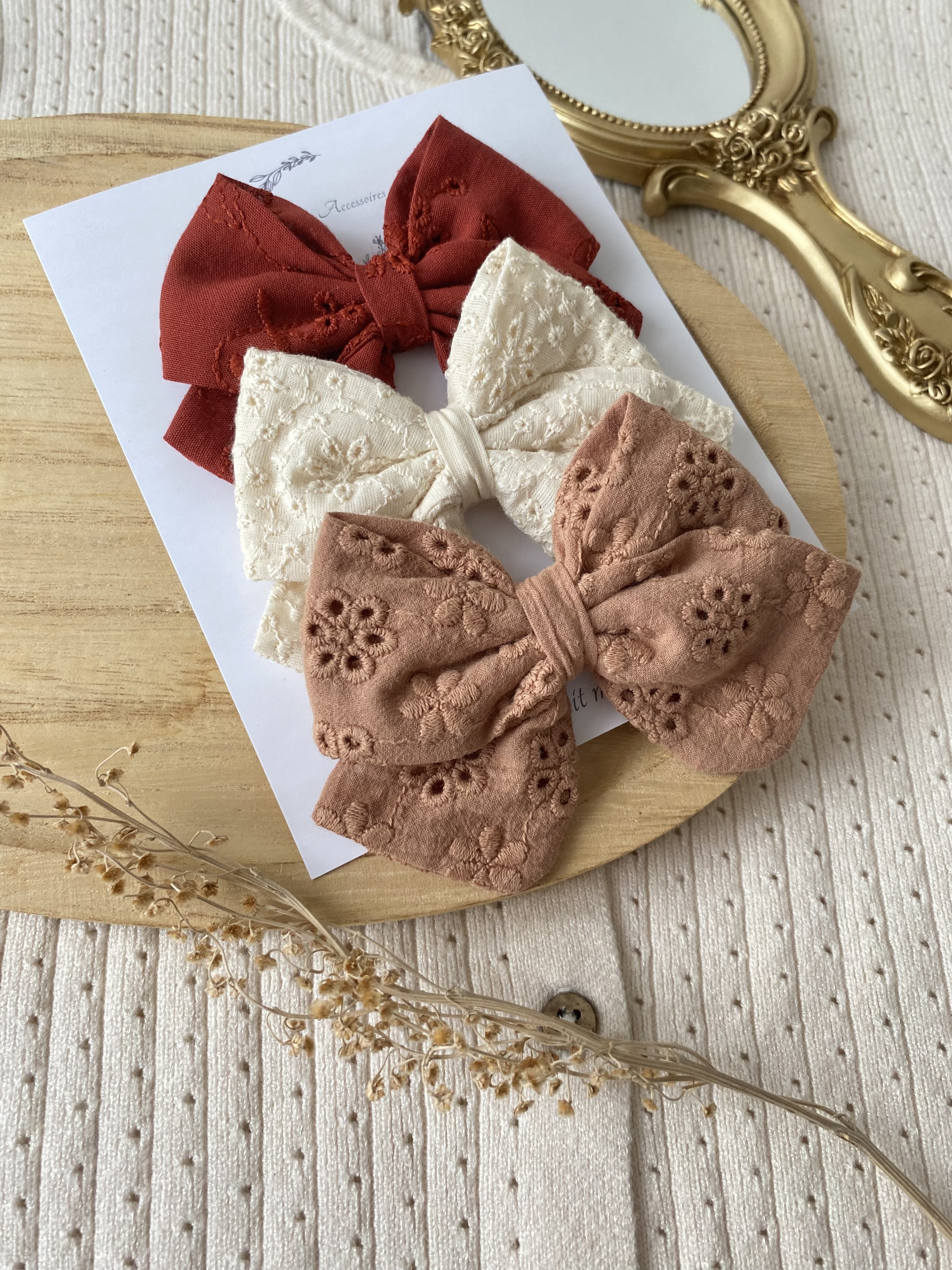 Lot de 3 nœuds en broderie anglaise L