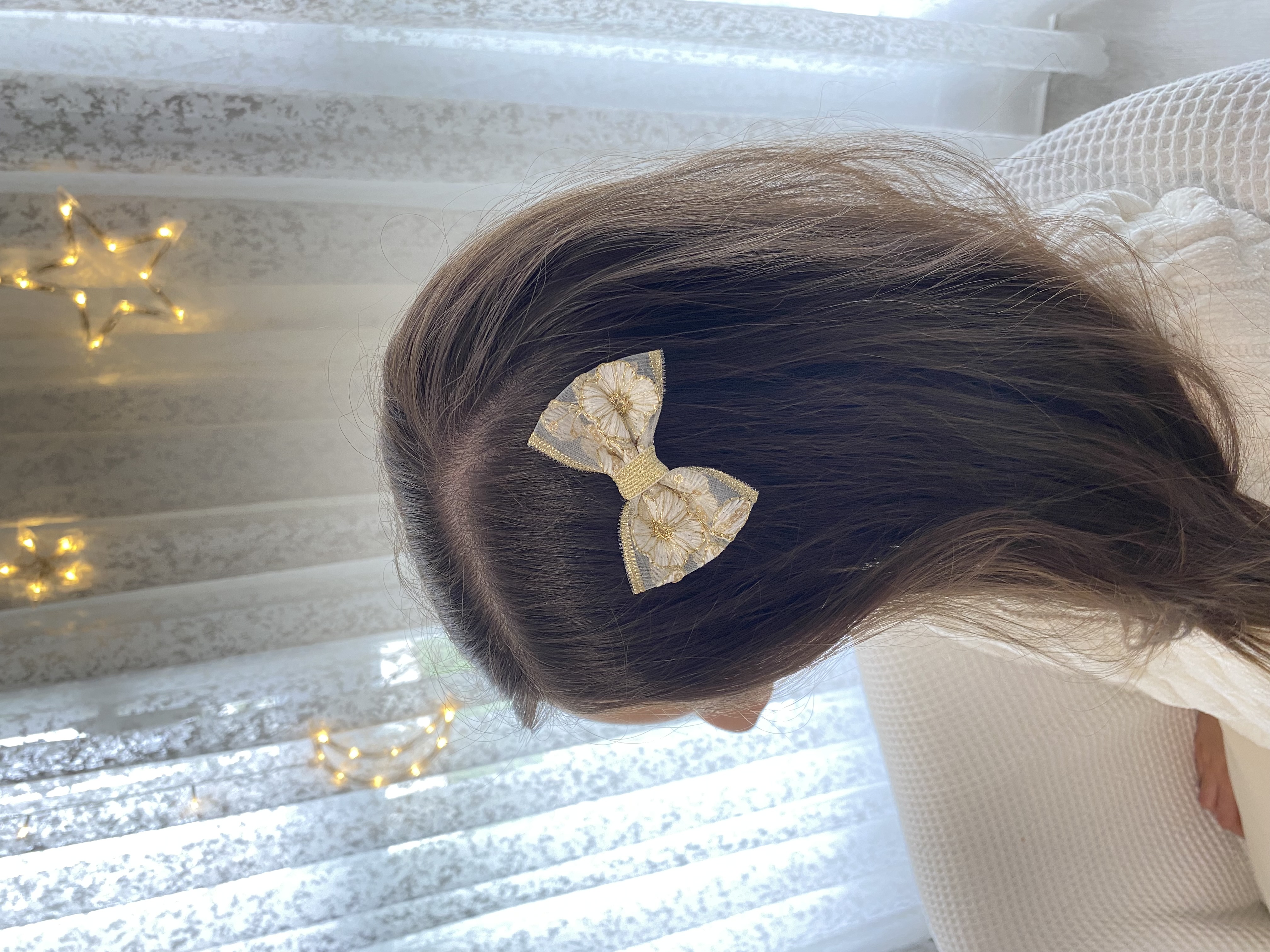 Noeud organza brodé