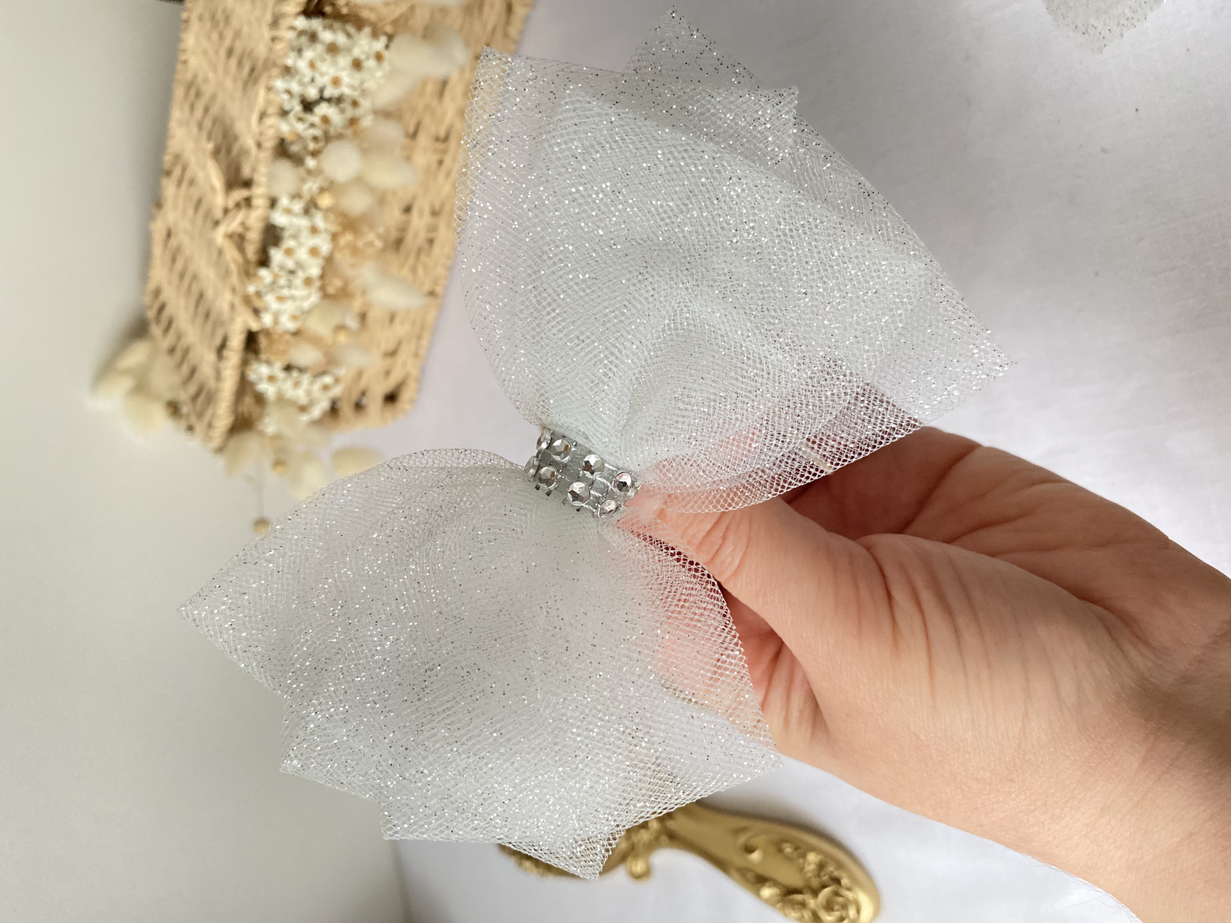 Noeud en tulle pailleté blanc