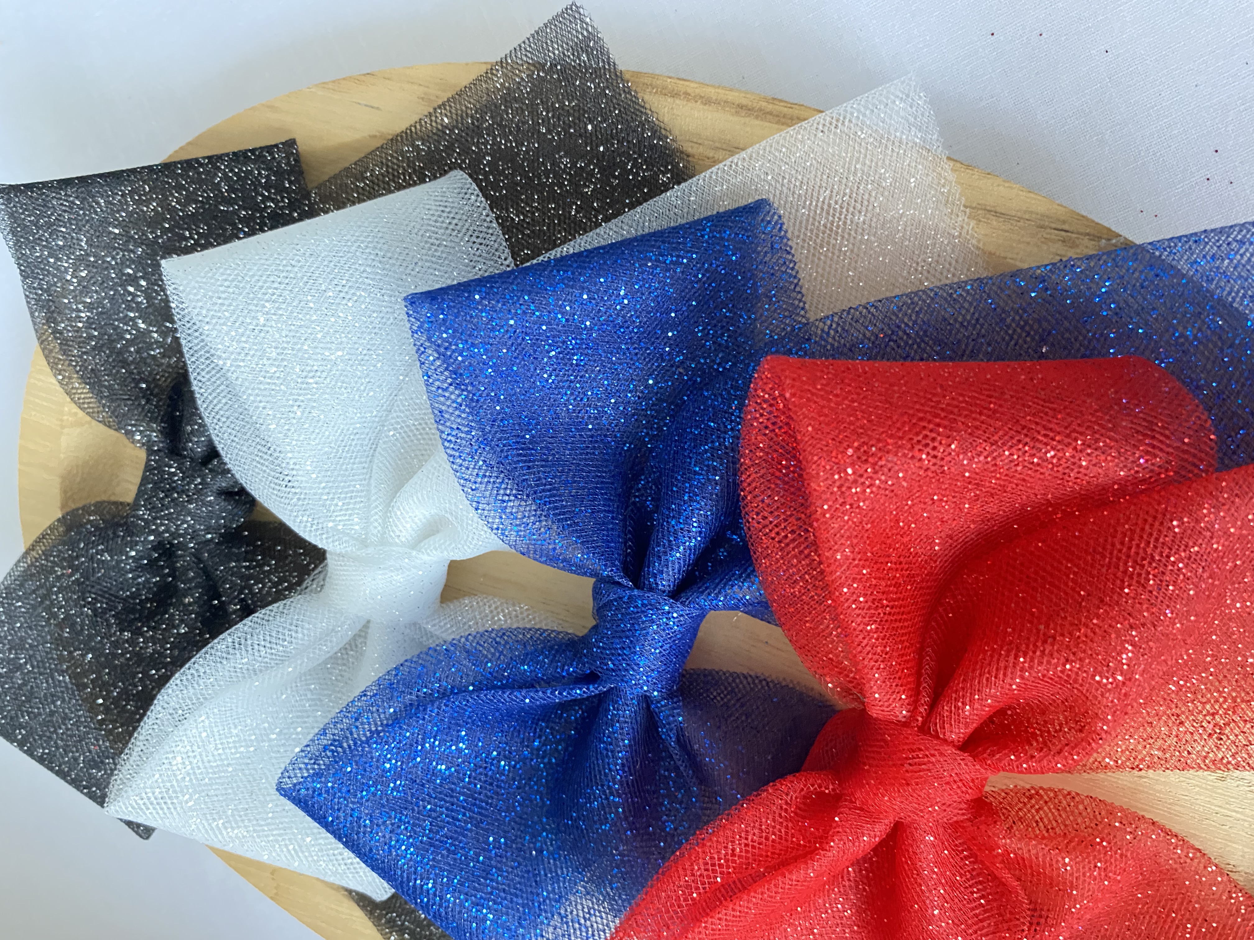 Noeud en tulle pailleté mi-long