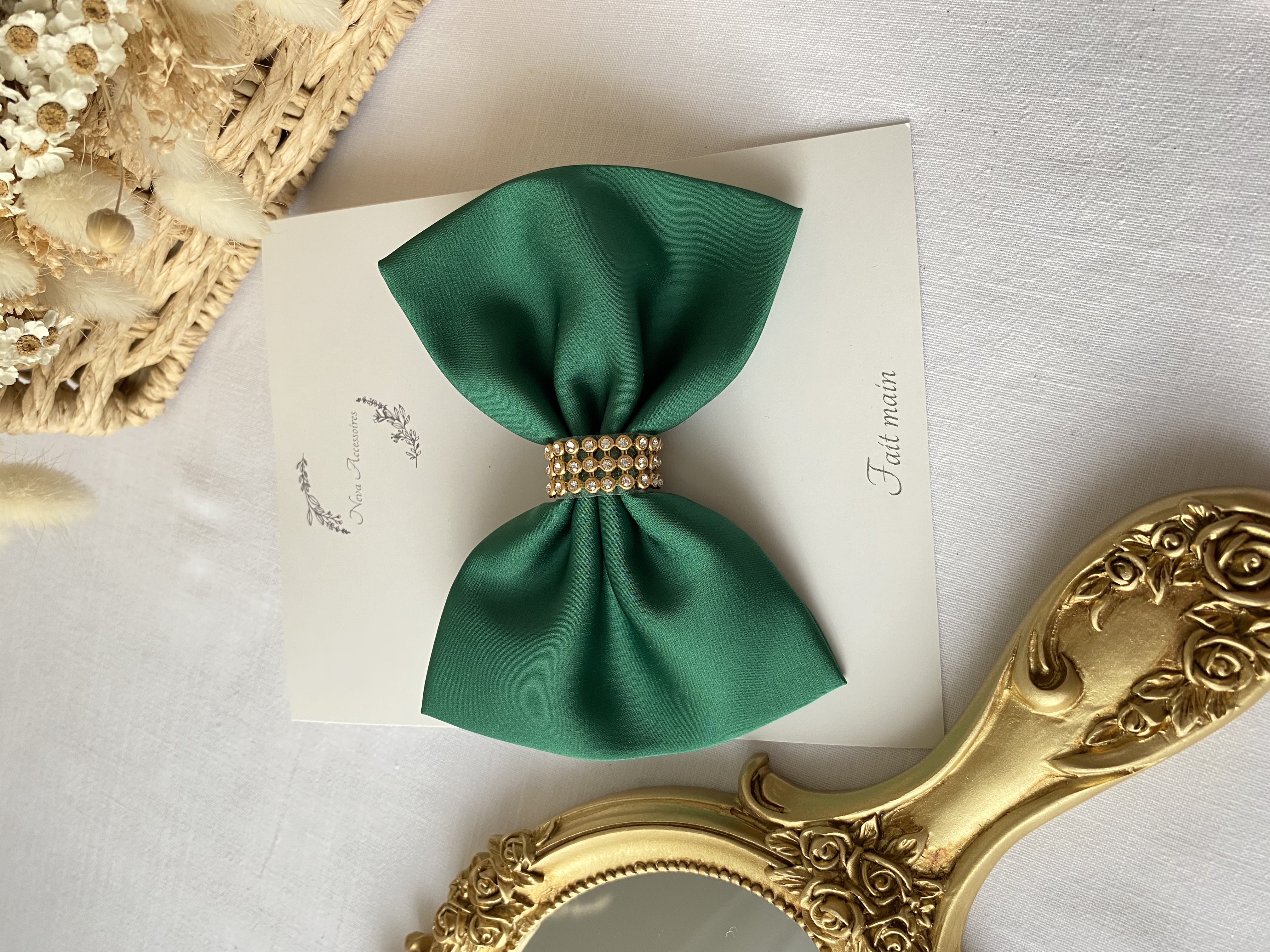 Noeud centre bijou strass