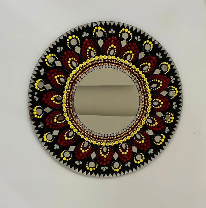 Decorative round wall mirror