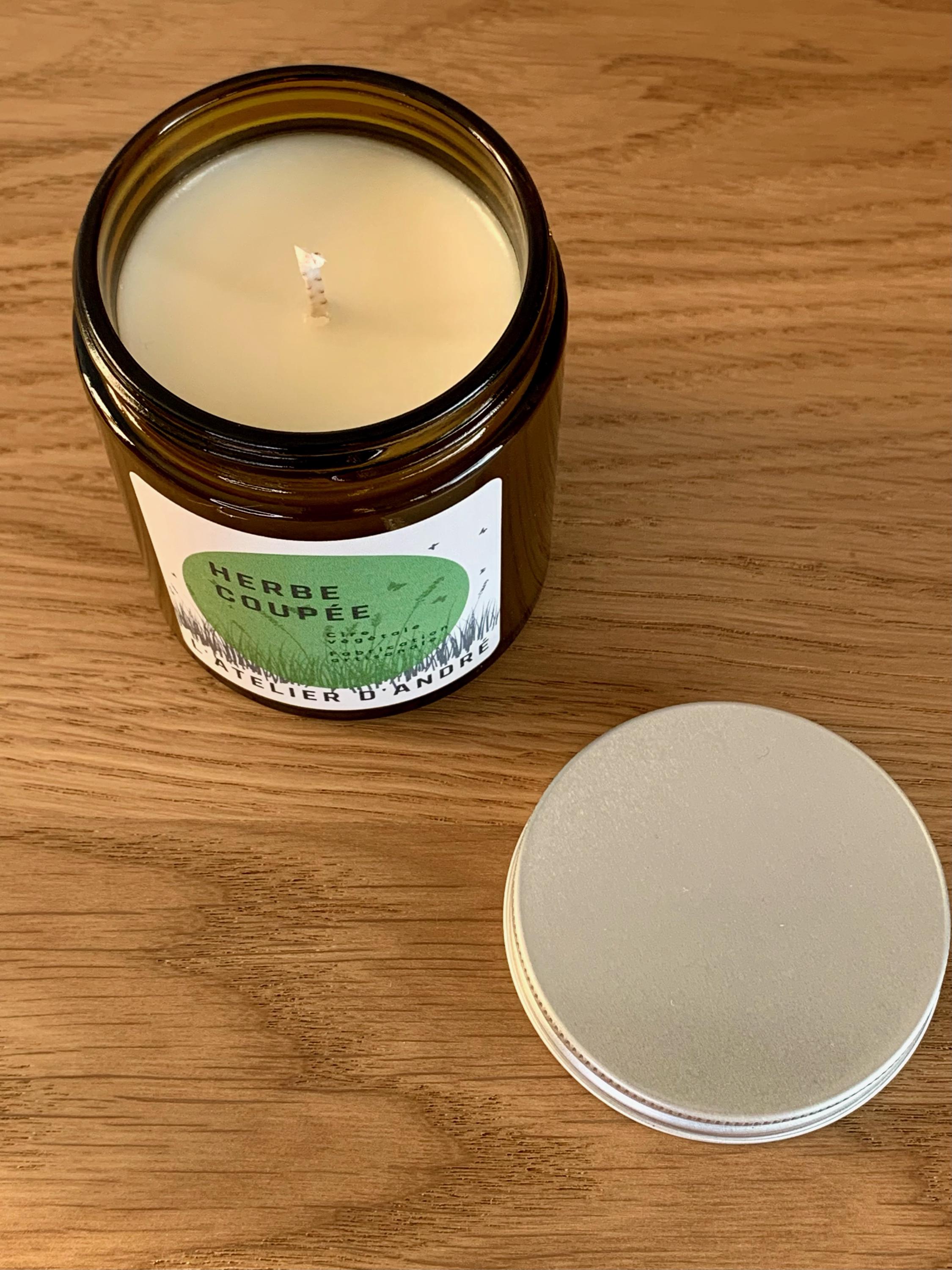 Bougie parfumée Herbe Coupée - 30 heures (150g)